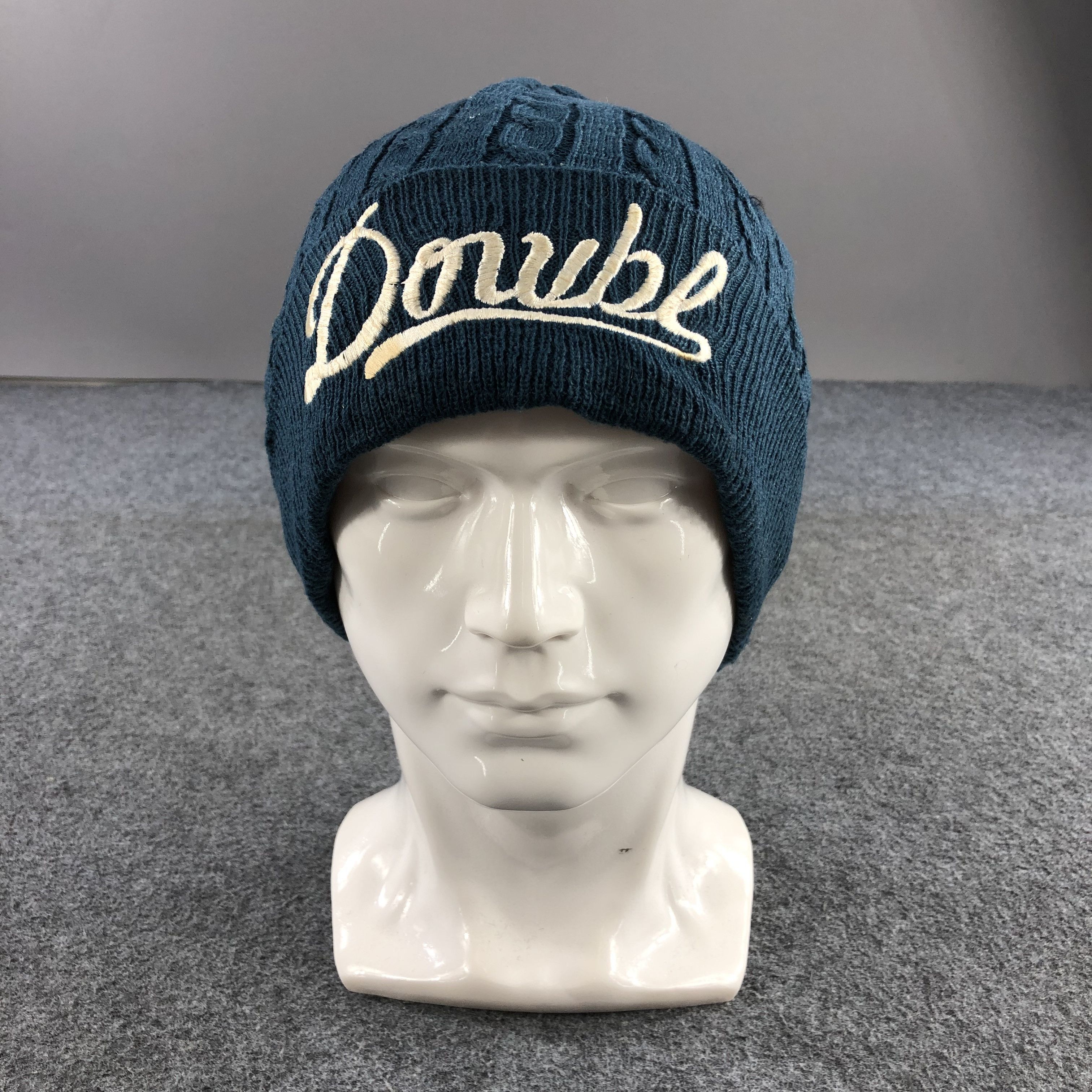 Vintage Unknown Cable Knit Beanie Snowcap Snow Hat Winter Hat B270 Size ONE SIZE - 1 Thumbnail