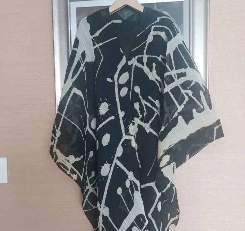 Issey Miyake Issey Miyake Black and white ink-wash pleated short-sleeve Size XS / US 0-2 / IT 36-38 - 1 Thumbnail
