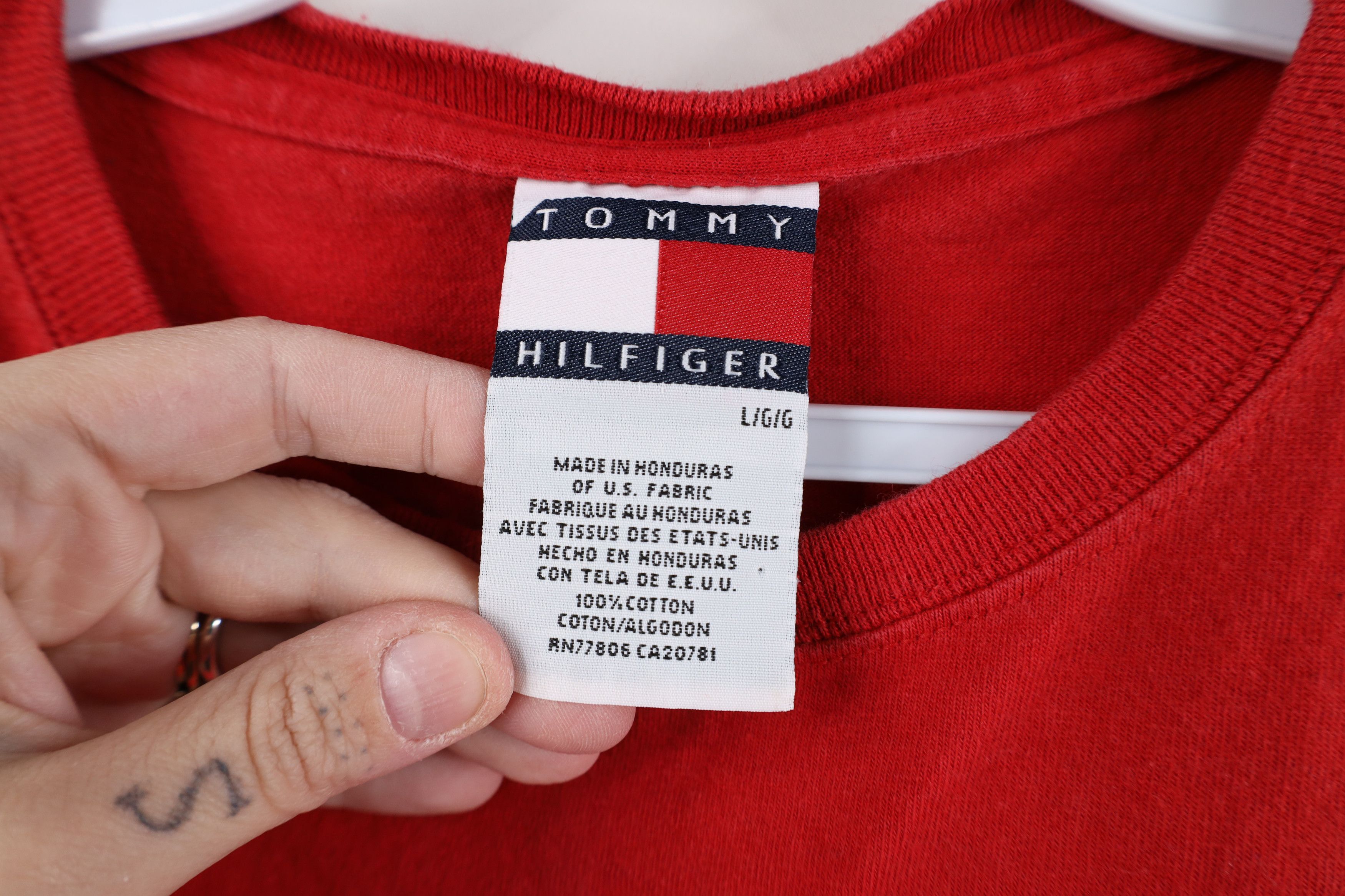 Tommy Hilfiger Vintage 90s Tommy Hilfiger Heavyweight T-Shirt Red Cotton Size US L / EU 52-54 / 3 - 5 Thumbnail