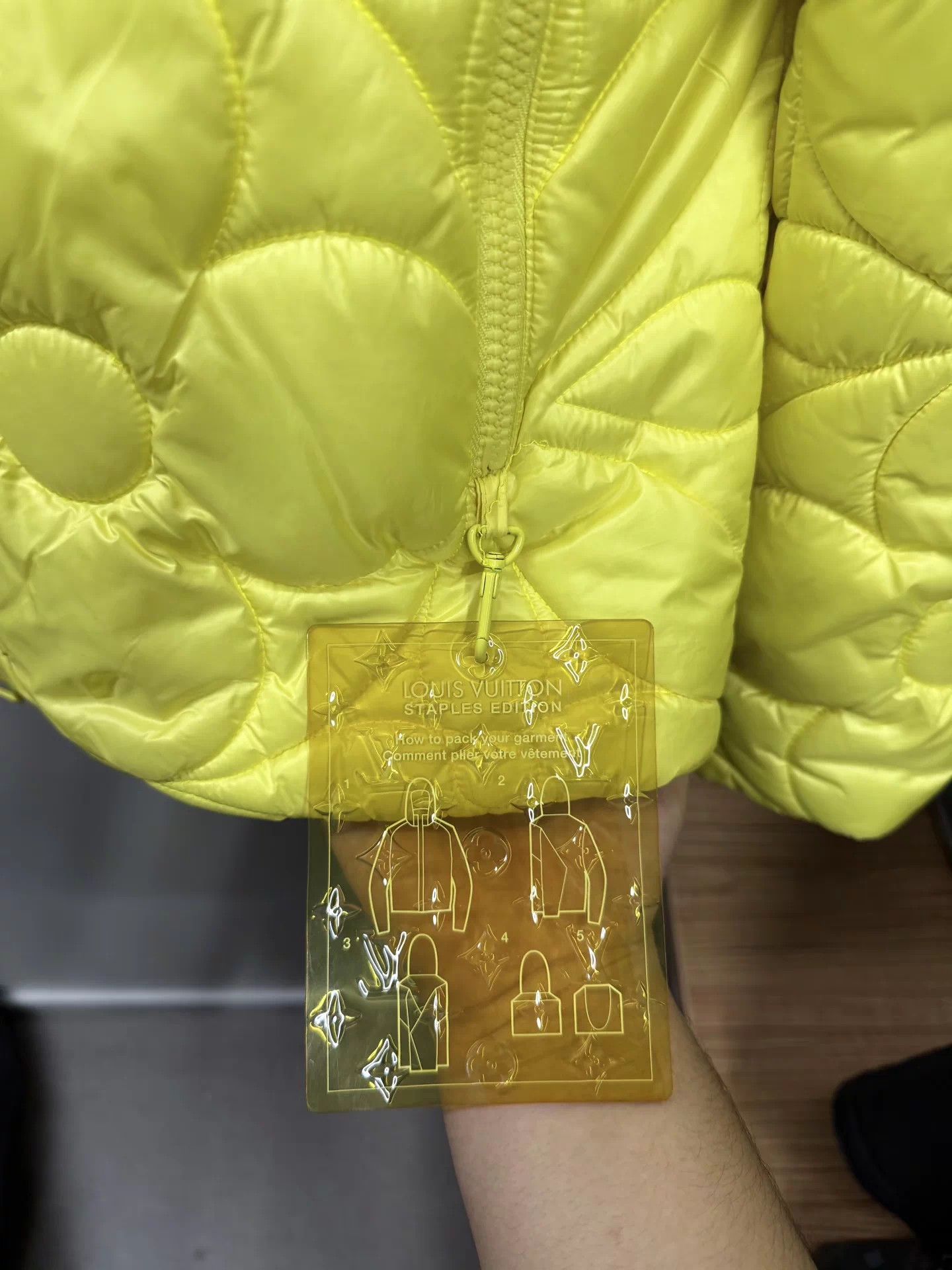 Louis Vuitton Louis Vuitton embossed all-over tag down jacket Size M / US 6-8 / IT 42-44 - 5 Thumbnail