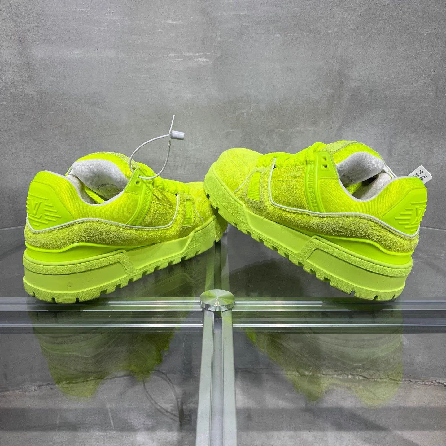 Louis Vuitton LV Trainer Maxi Fluorescent Green UK7 41 Size US 7 / EU 40 - 5 Thumbnail