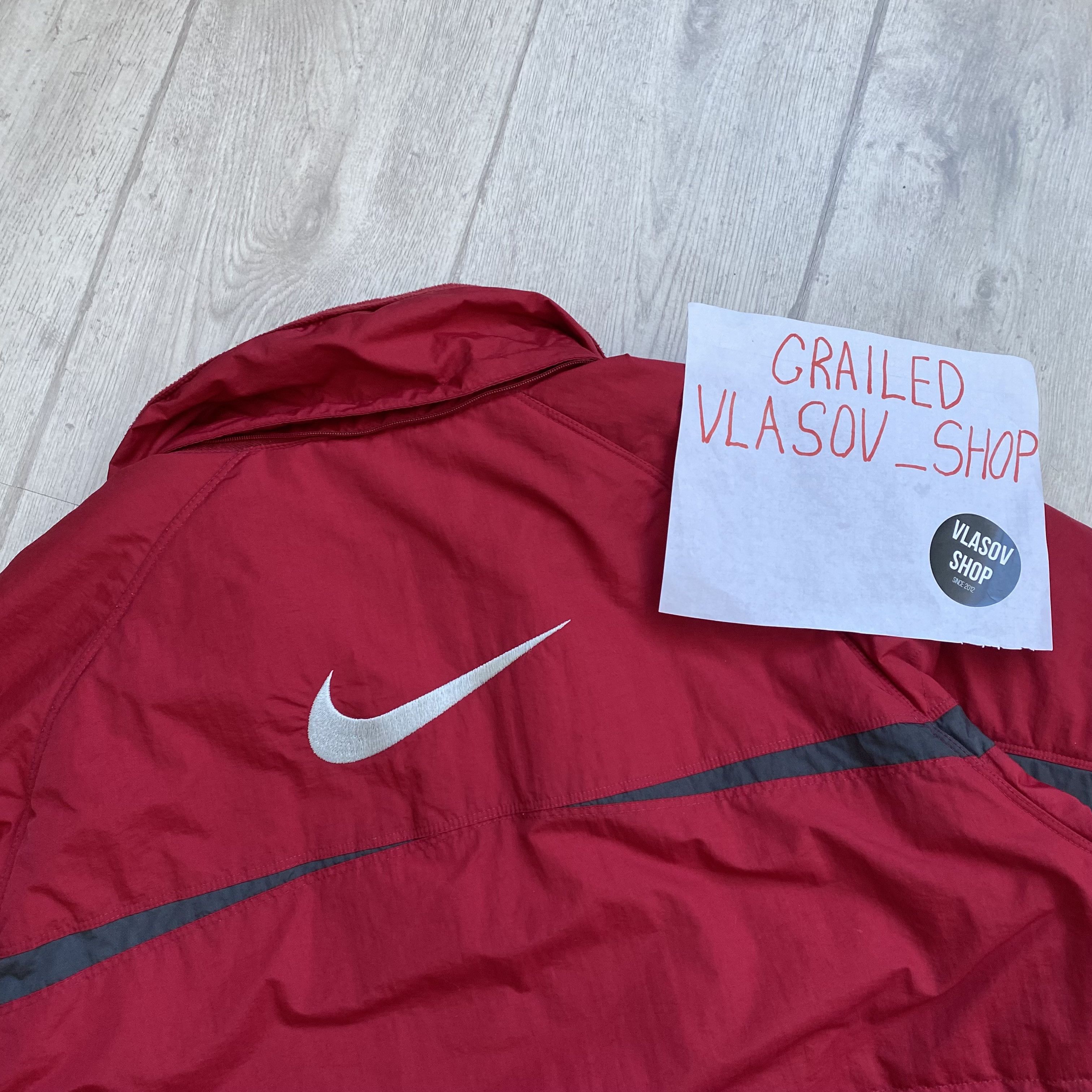 Nike Vintage 90s Nike Puffer Jacket Silver Tag Big Swoosh Size US L / EU 52-54 / 3 - 12 Thumbnail