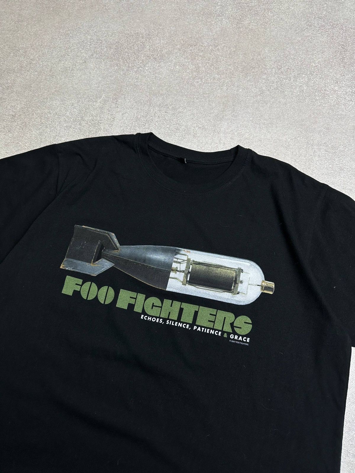 Band Tees Vintage 2007 Foo Fighters European Tour T Shirt Size US L / EU 52-54 / 3 - 3 Thumbnail