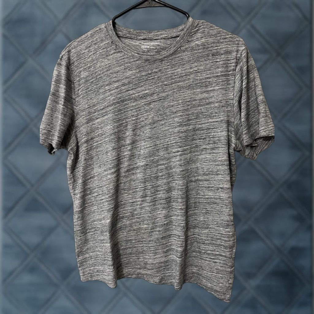 Banana Republic VINTAGE Banana Republic Shirt Mens Medium Gray Short Sleeve Crew Neck Logo Knit Tee Size US M / EU 48-50 / 2 - 1 Thumbnail