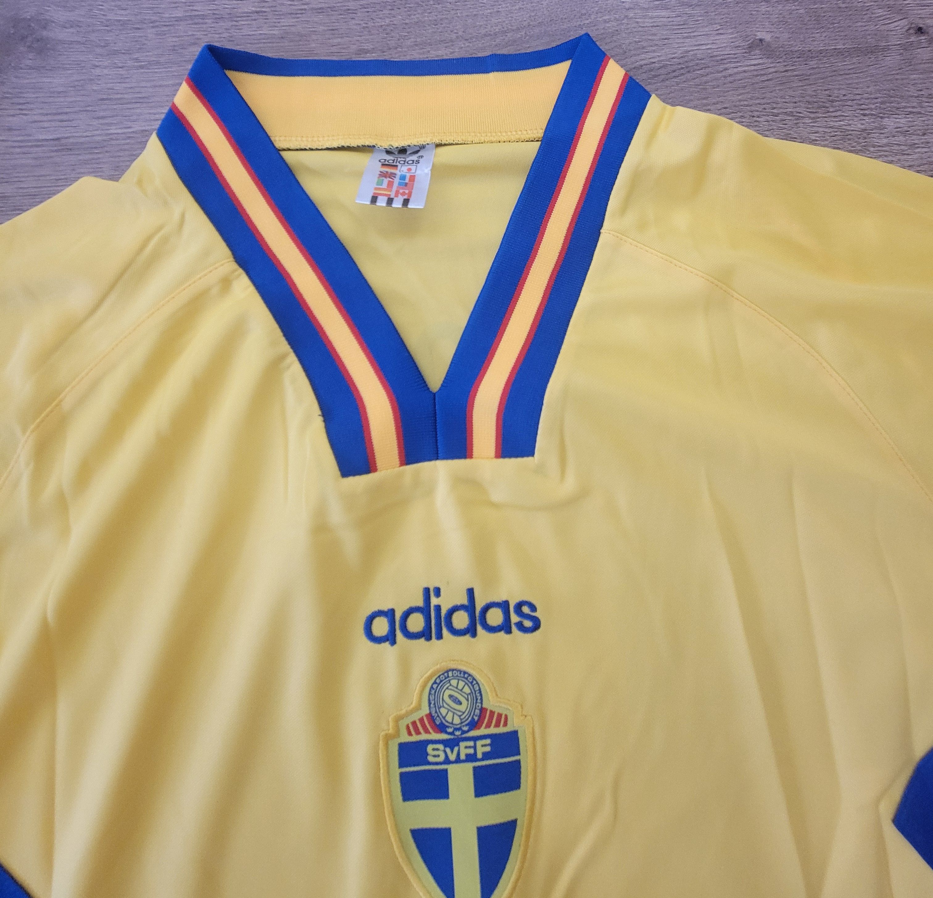Other Brolin 11 Sweden 1994 Vintage Soccer Jersey Trikot Size US L / EU 52-54 / 3 - 4 Thumbnail