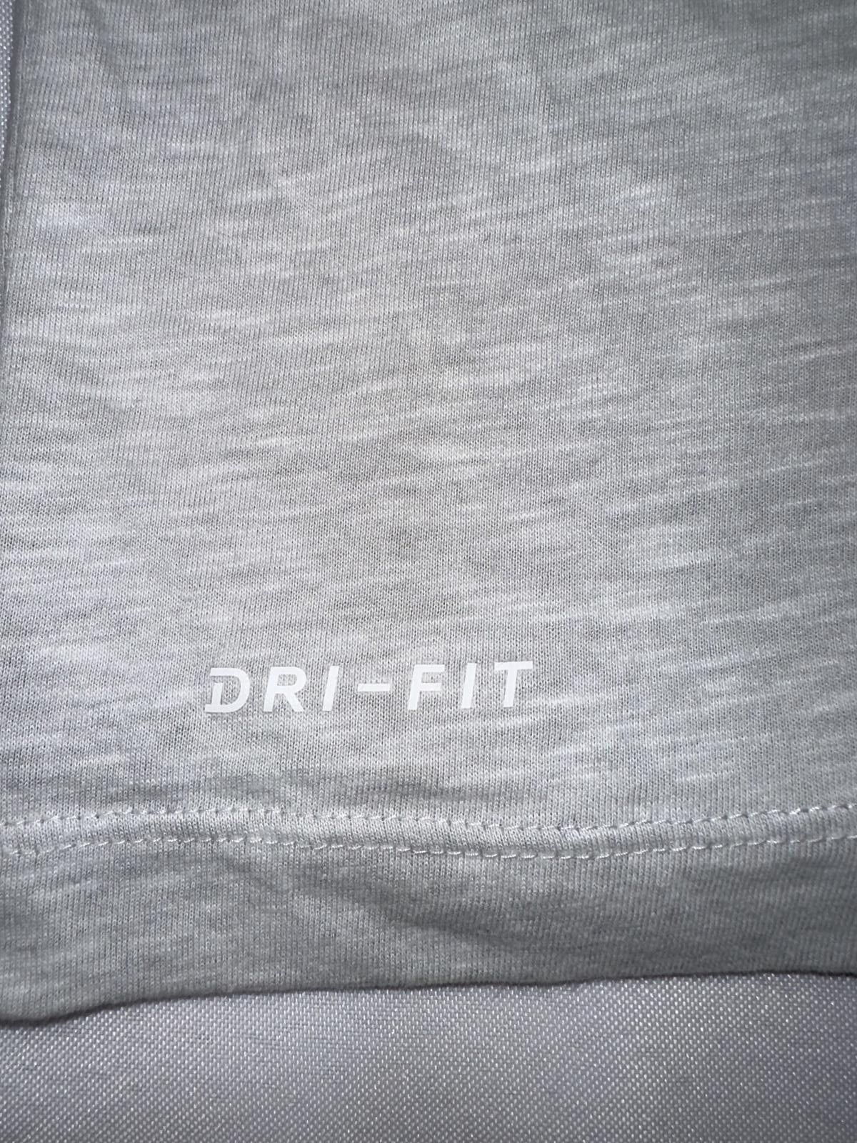 Nike Nike Dri-FIT Swoosh BlockTraining T-Shirt Size US L / EU 52-54 / 3 - 3 Thumbnail