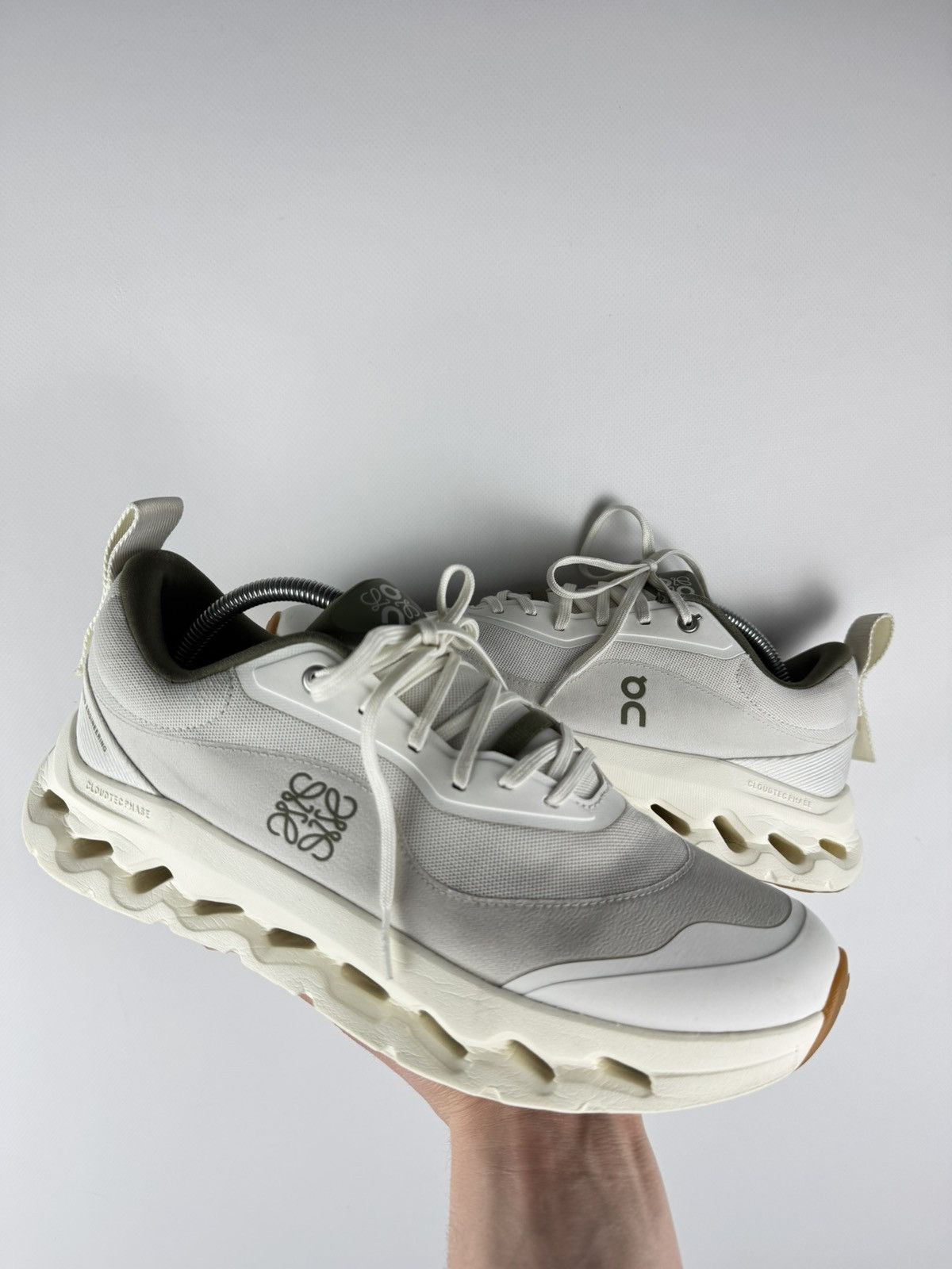 On x LOEWE Cloudtilt 2.0 (On Running) White/Khaki US10