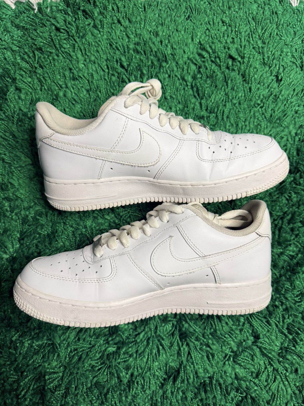 Nike Nike Air Force 1 '07 Low Mens 7.5 Triple White very clean! Size US 7.5 / EU 40-41 - 2 Thumbnail