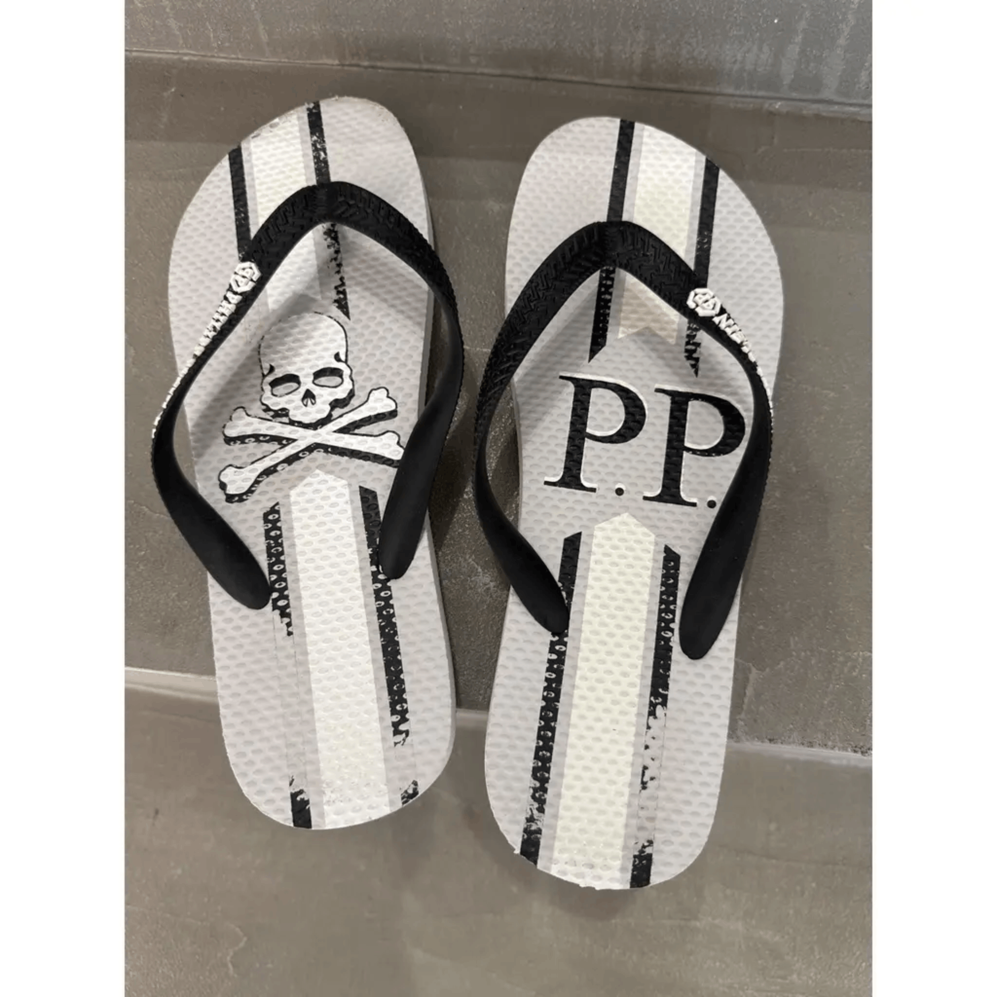 Philipp Plein Philipp Plein Skull Flip Flops Size US 7 / IT 37 - 1 Thumbnail