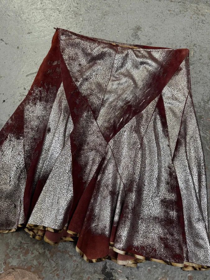 Roberto Cavalli 2000s Roberto Cavalli Eroded Silver Brown Suede Leather Skirt Size 26" / US 2 / IT 38 - 2 Thumbnail