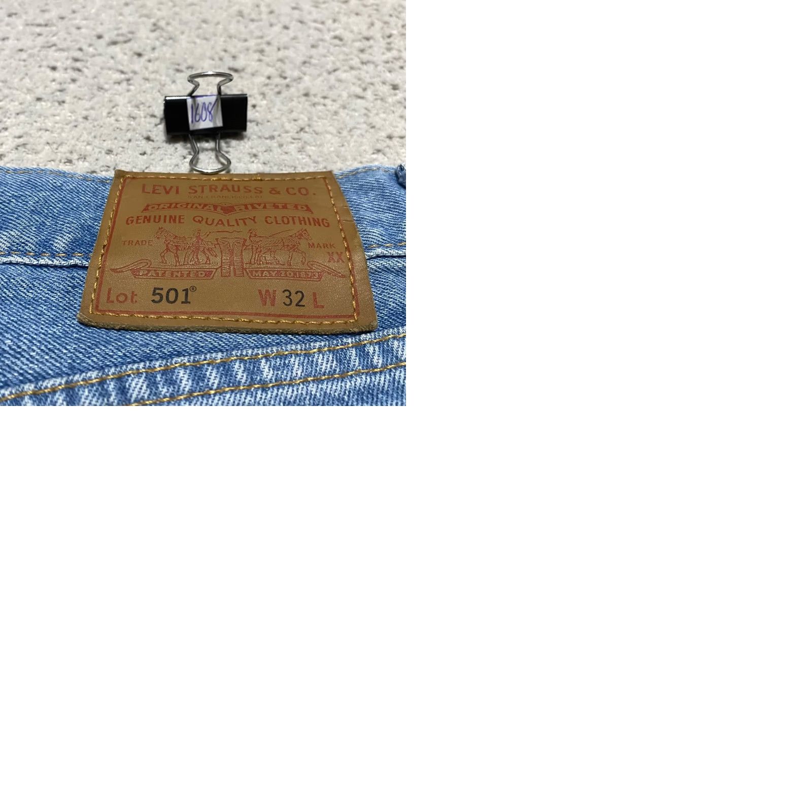 Levi's Levi's Blue Denim Bermuda Shorts 32 Mens Medium Wash 9 Inseam Pockets 5-Pocket Design Regular Rise Front Flat Front Shoes? Size US 32 / EU 48 - 9 Thumbnail