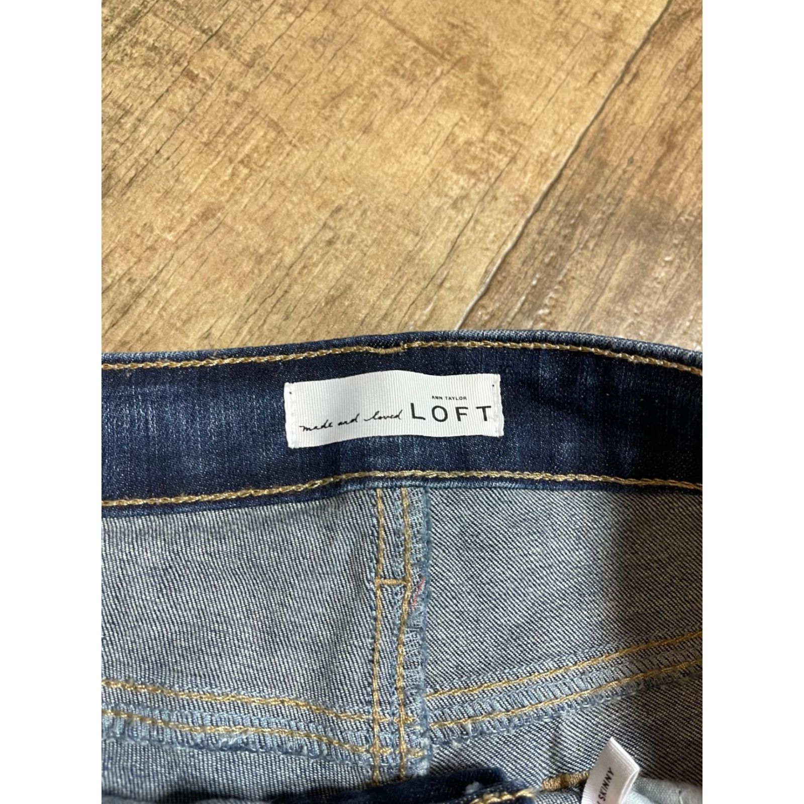 Loft LOFT Jeans Pants Womens 28 / 6 Blue Dark Wash Cut Off Bottoms Capri Slimming Denim Fashion Pants Women Regular Size Blue Loopt? Size 28" / US 6 / IT 42 - 6 Thumbnail