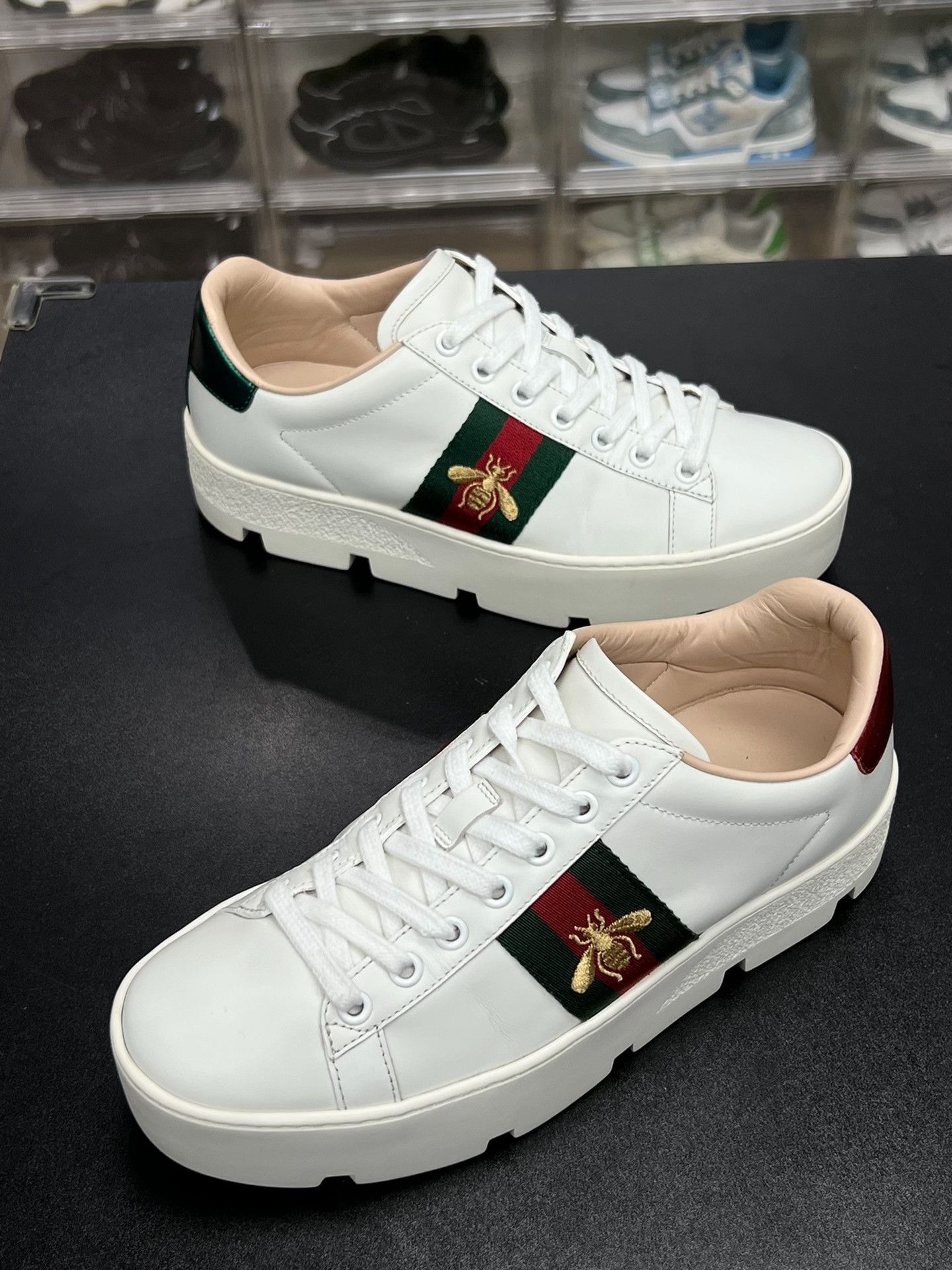 Gucci Gucci Embroidered Lowtop Sneakers us_6-5 Women Size US 6.5 / IT 36.5 - 1 Thumbnail