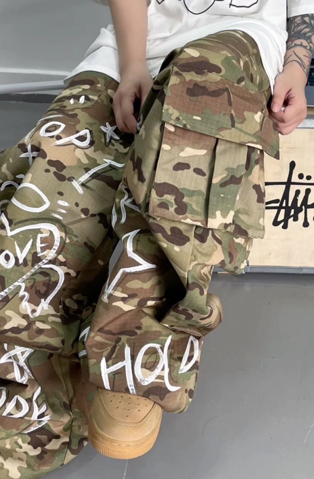 Japanese Brand × Vintage Utility grunge y2k graffiti camouflage camo cargo pants Size US 33 - 5 Thumbnail