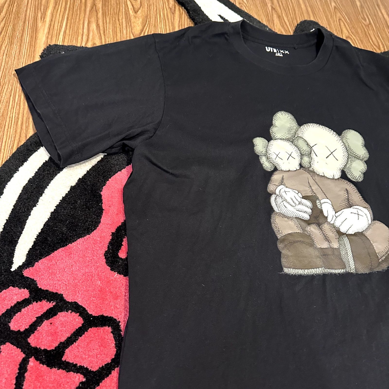 Kaws KAWS x UNIQLO UT Short Sleeve Graphic T-Shirt – US Size XL Size US XL / EU 56 / 4 - 5 Thumbnail