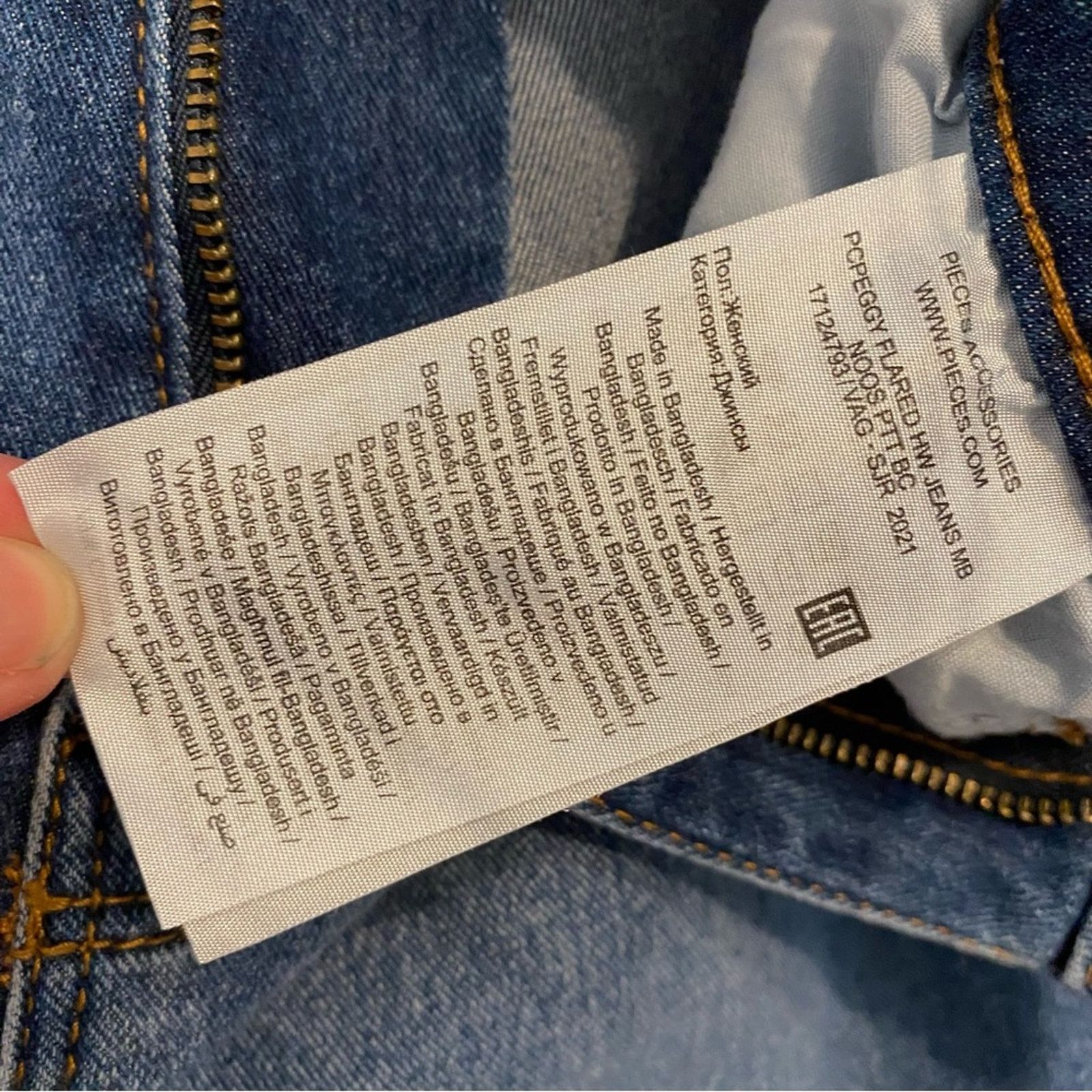 Pieces Uniques NWT $70 Pieces UK Denim Flare Fit High Waist Jeans MED NEW Size 28" / US 6 / IT 42 - 13 Thumbnail