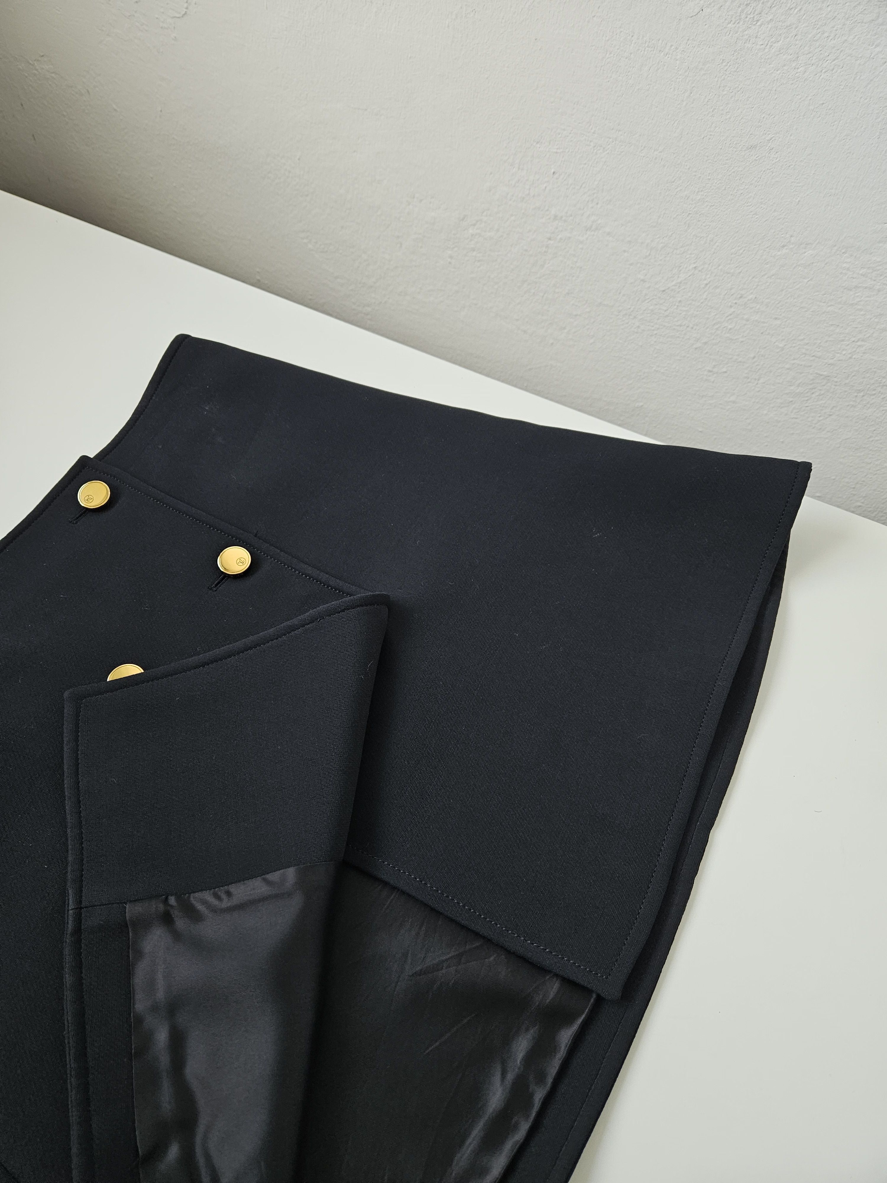 Louis Vuitton Louis Vuitton buttoned wool and silk mini skirt Size 26" / US 2 / IT 38 - 5 Thumbnail