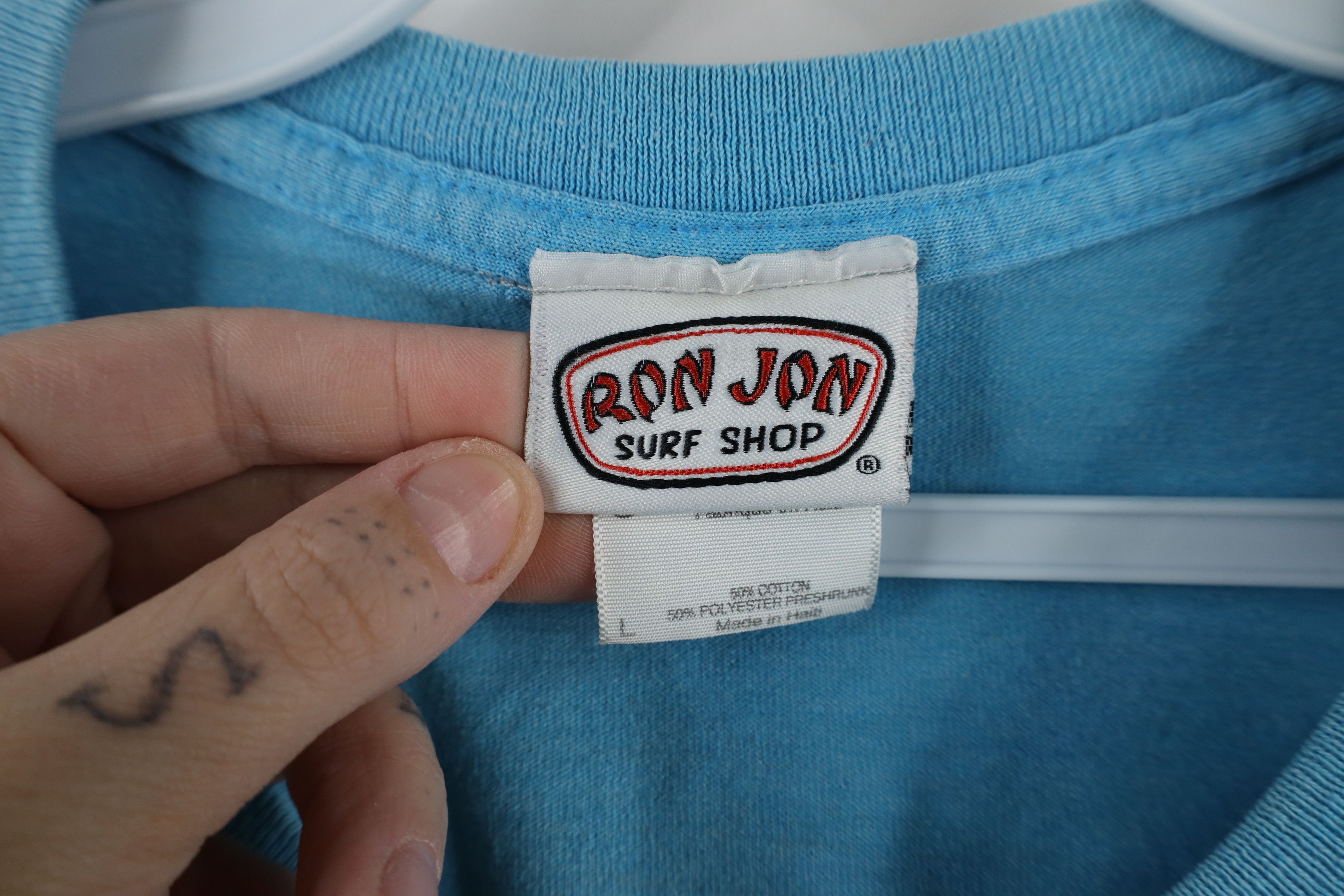 Vintage Vintage Ron Jon Surf Shop Spell Out Surfboards T-Shirt Size US L / EU 52-54 / 3 - 8 Thumbnail