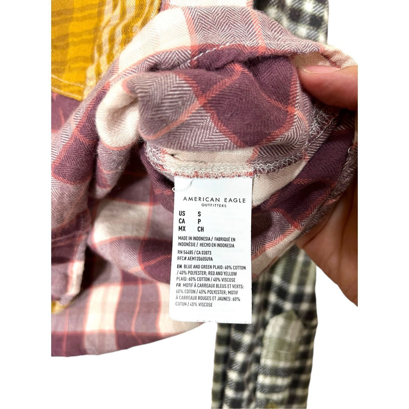American Eagle Outfitters AMERICAN EAGLE Cozy Cabin Cropped Patchwork Plaid Flannel Sh Size S / US 4 / IT 40 - 5 Thumbnail