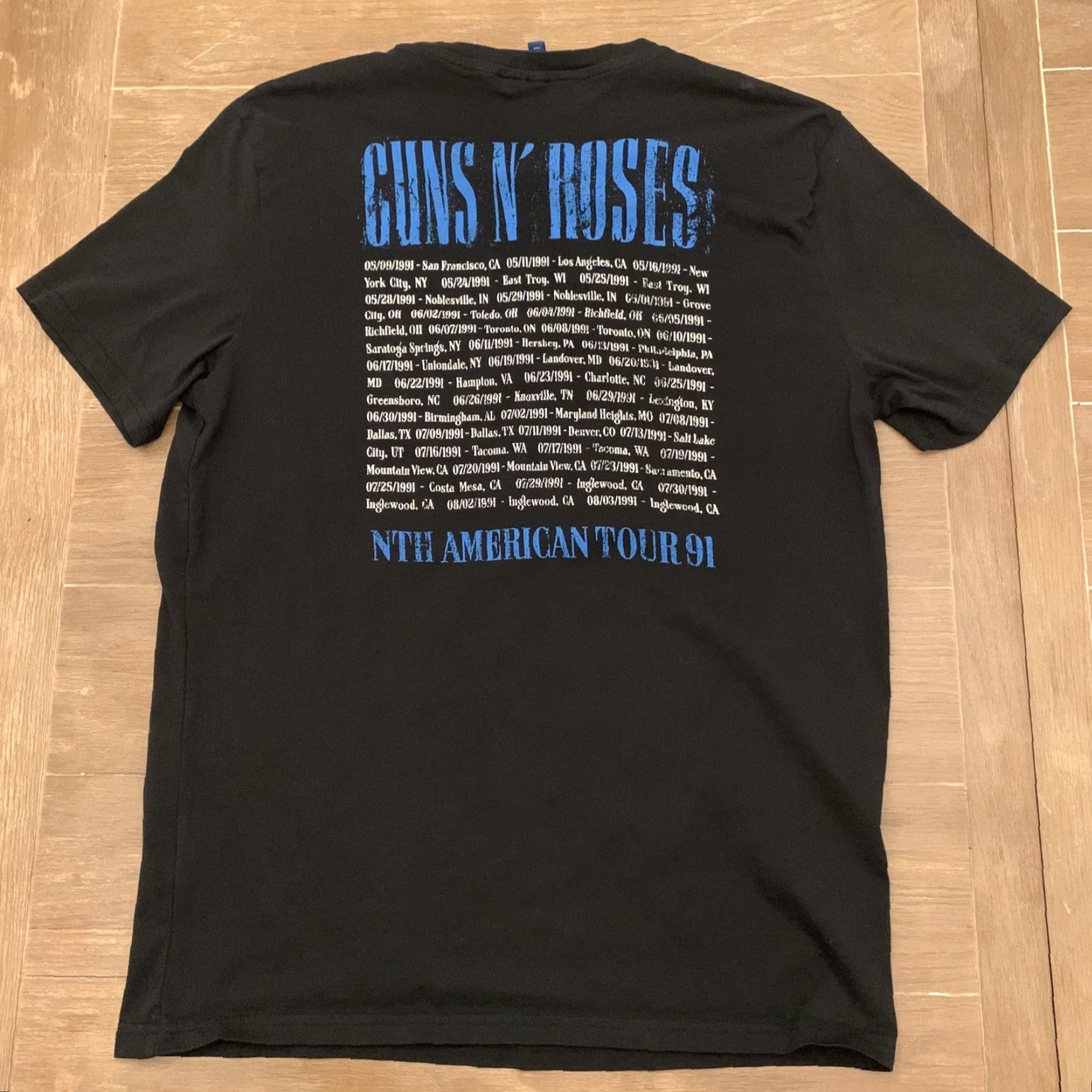 Vintage VINTAGE H&M T-Shirt Guns N' Roses Use Your Illusion (1991 Reissue) Men Size M Black Shirt Mens Size US M / EU 48-50 / 2 - 4 Thumbnail