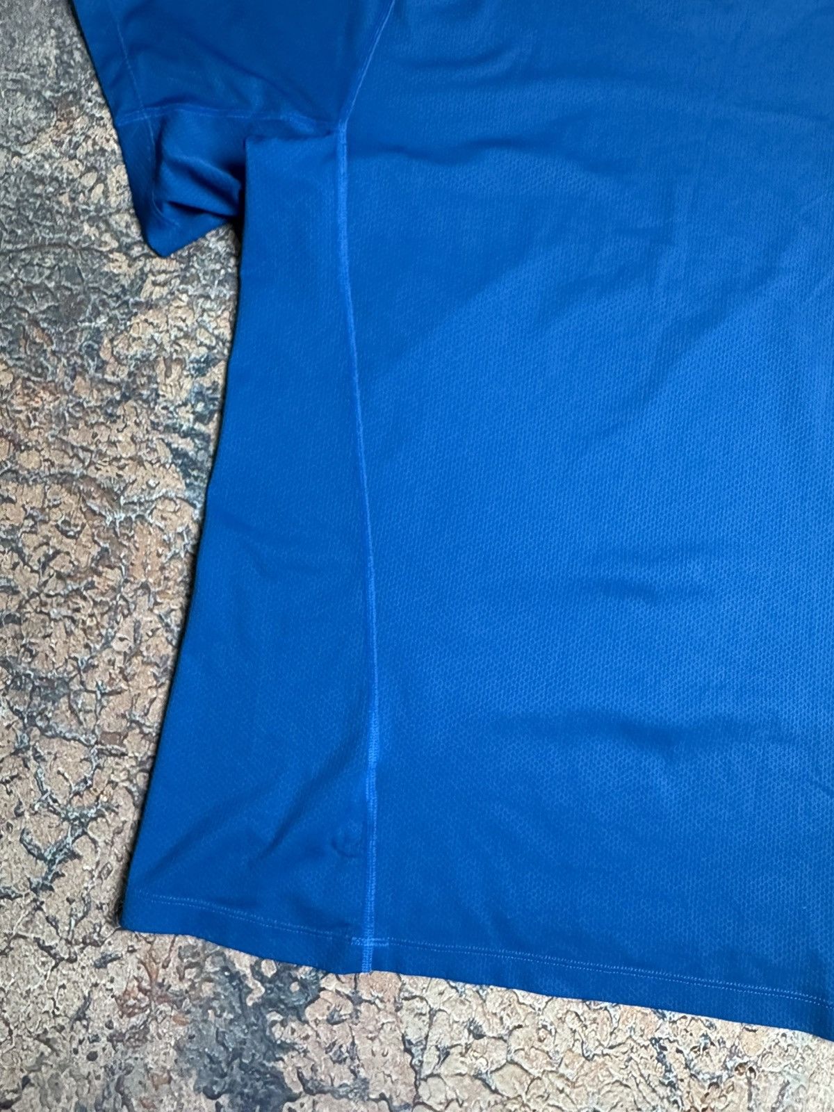 Arc'teryx Arcteryx T-shirt small logo y2k size L Size US L / EU 52-54 / 3 - 10 Thumbnail