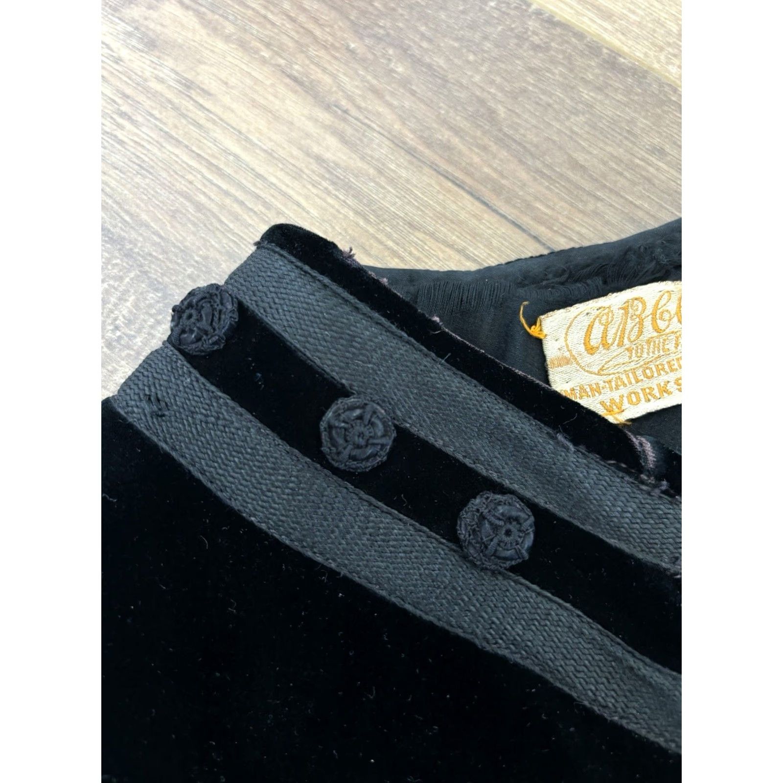 Vintage VINTAGE Alexander Black ABC Cloaks Tailored Velvet Velour Jacket 1883 Yellowstone Black Velvet Jacket Mens L 1880s 1890s USA MADE Size US L / EU 52-54 / 3 - 7 Thumbnail