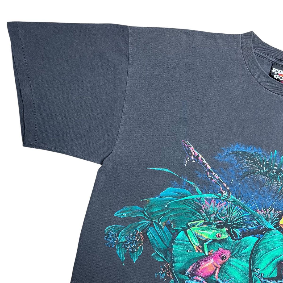 Vintage Vintage 1990s Frog Amphibian Nature Wrap Around Graphic Tee Size US XXL / EU 58 / 5 - 9 Thumbnail