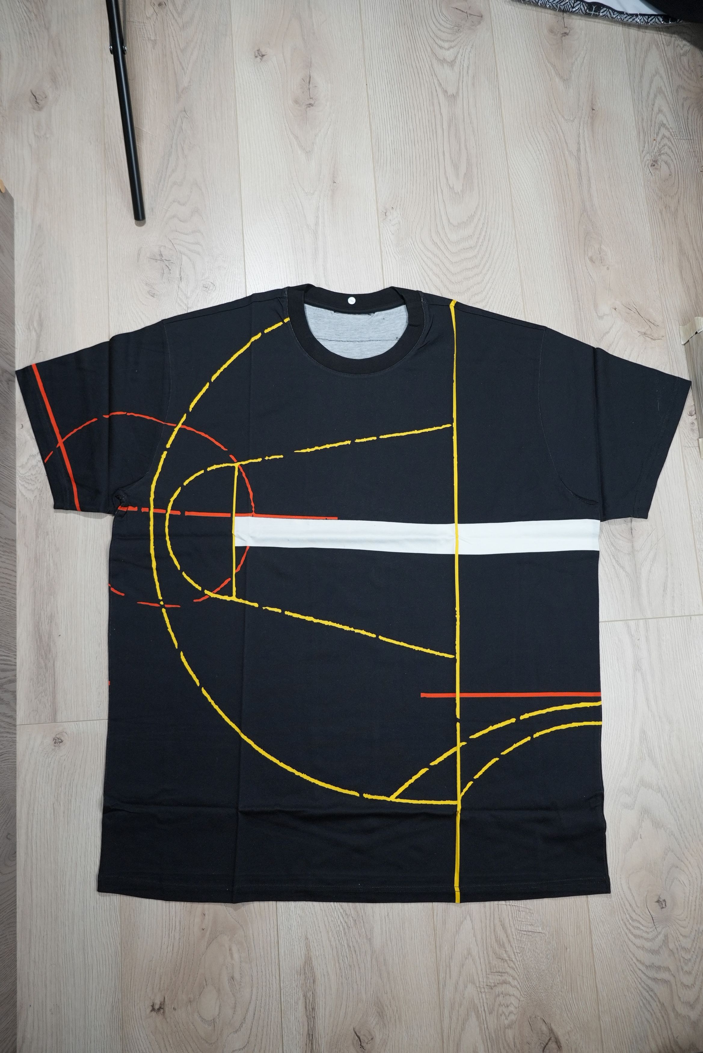 Givenchy Givenchy Basketball court Tisci Era archive tee abstract Size US XL / EU 56 / 4 - 1 Thumbnail