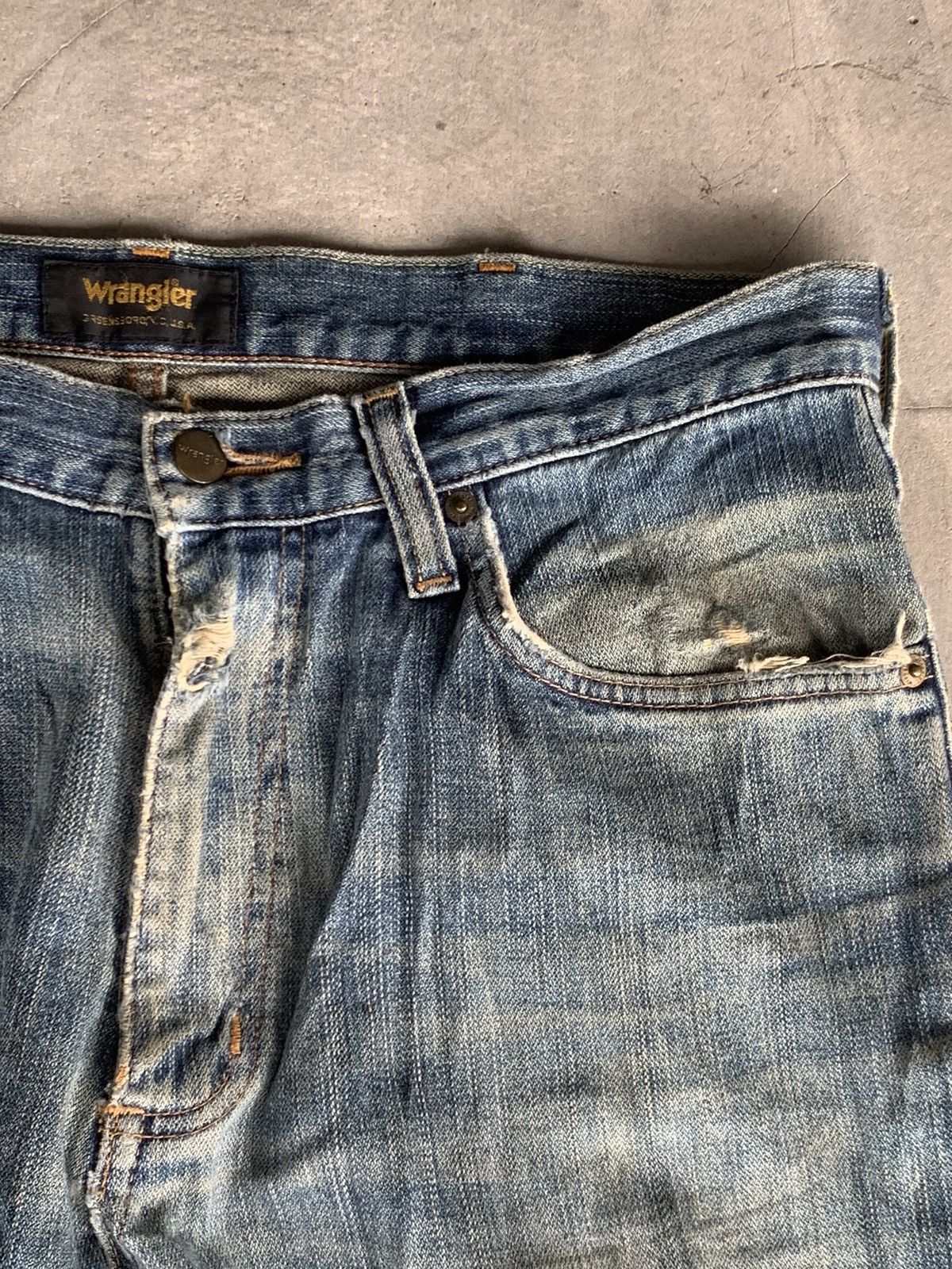 Wrangler Distressed vintage WRANGLER faded. Size US 34 / EU 50 - 3 Thumbnail