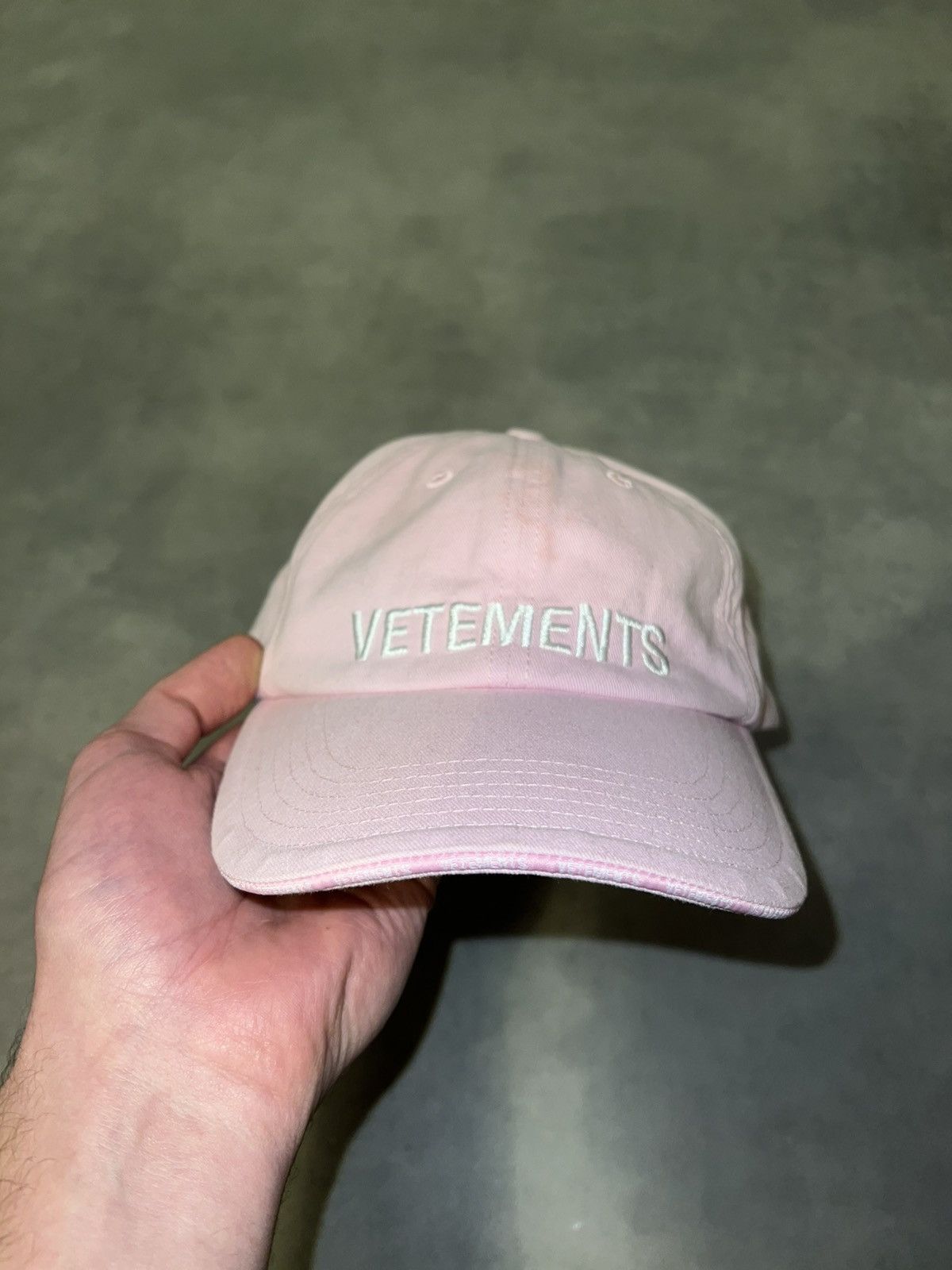 Reebok × Vetements Vetements X Reebok Logo Embroidery Hat Size ONE SIZE - 3 Thumbnail