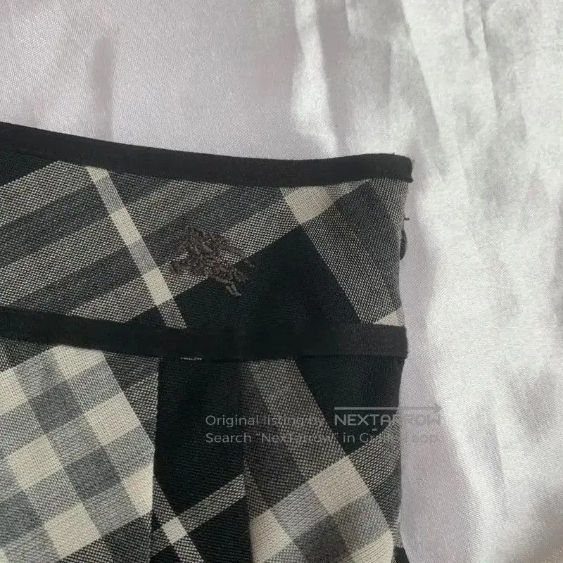 Burberry Burberry Black Wool Blend Skirt for Women. Size 23" - 3 Thumbnail