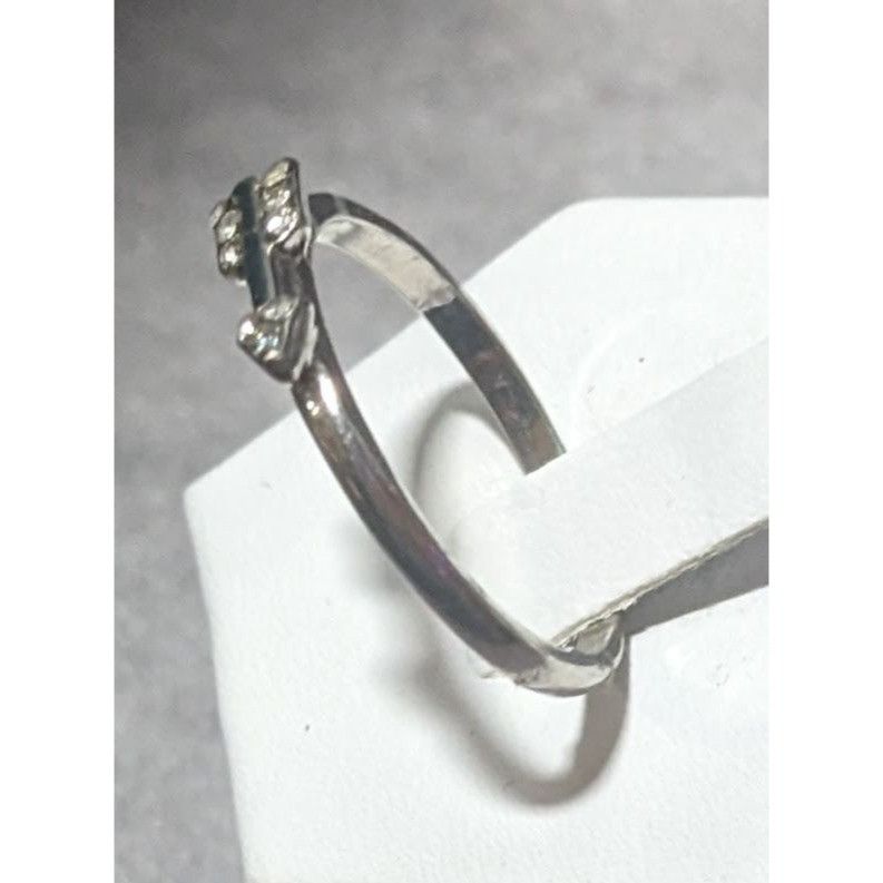 Other Minimalist Gemmed Silver Tone Arrow Ring Size 10 1/2 Size ONE SIZE - 4 Thumbnail