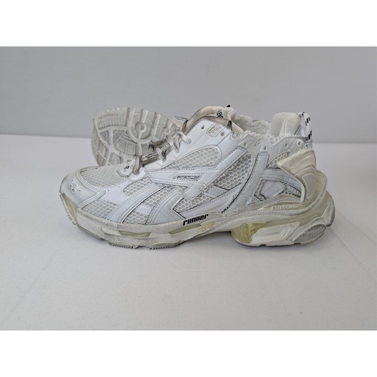 Balenciaga o1rshd1 Monocolor Runners in White Size US 11 / EU 44 - 15 Thumbnail