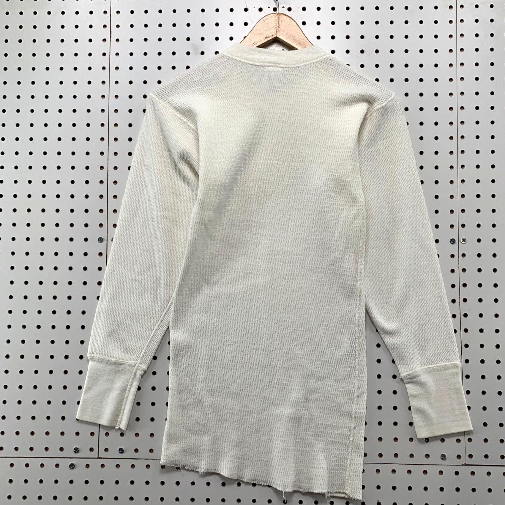 Vintage VINTAGE Maverick Thermal Sweatshirt Mens XL White Long Sleeve Waffle Knit Size US XL / EU 56 / 4 - 2 Thumbnail