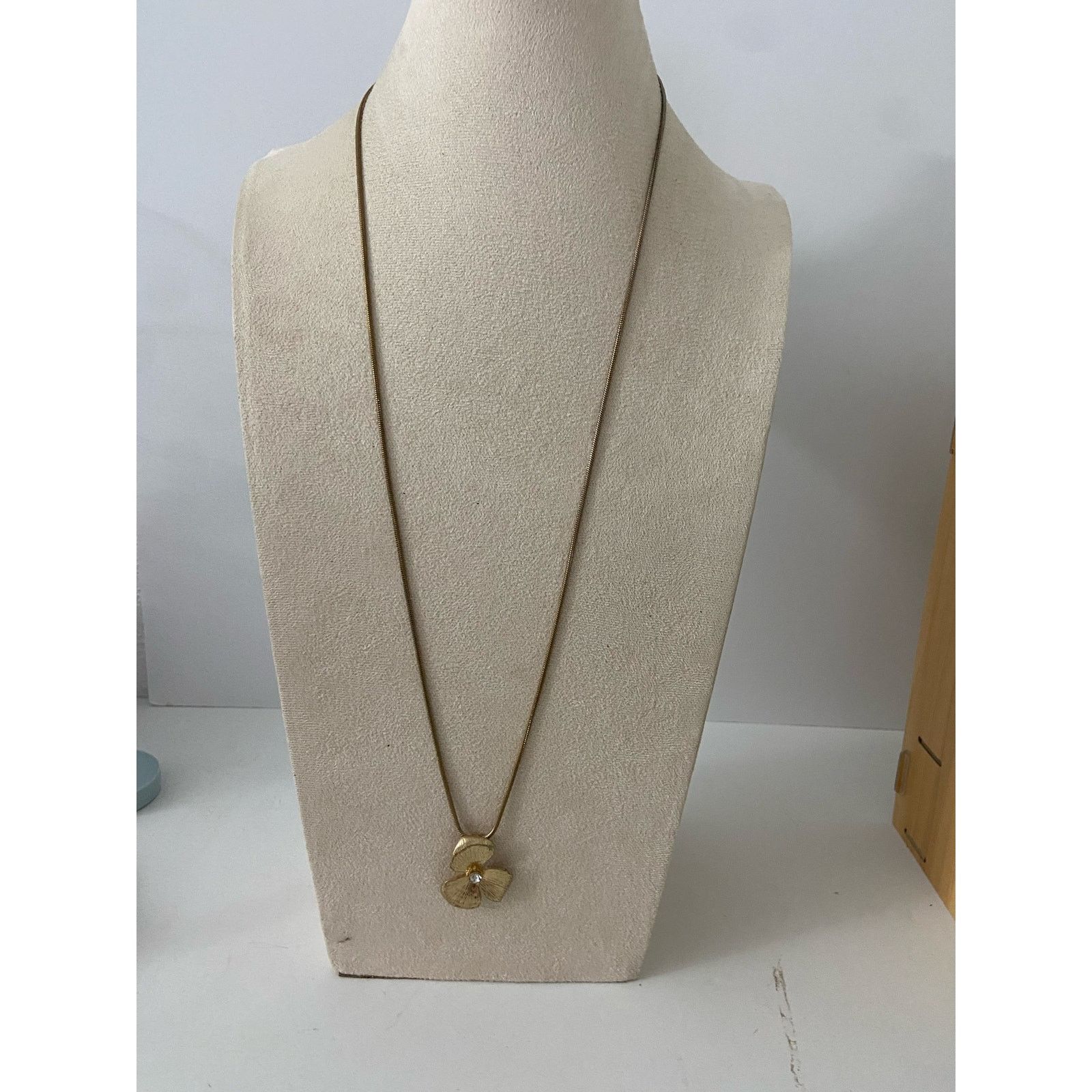 Handmade white pendant necklace Size ONE SIZE - 4 Thumbnail