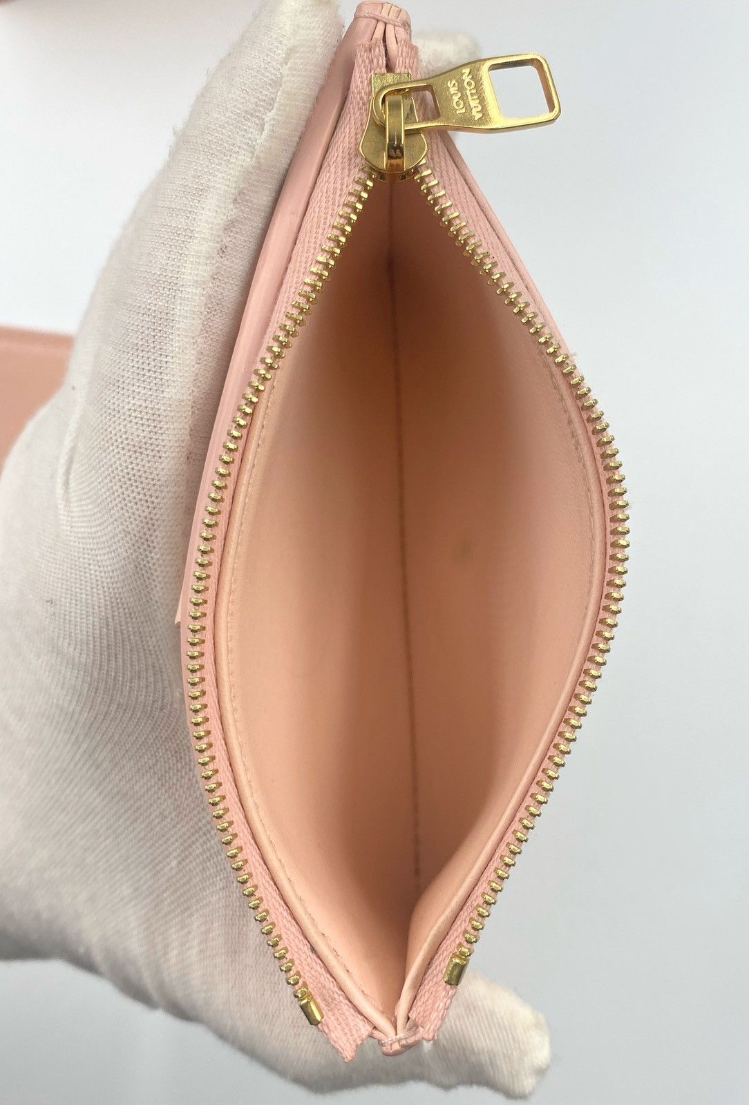 Louis Vuitton Louis Vuitton Capucines Compact Wallet (M82361) Size ONE SIZE - 13 Thumbnail