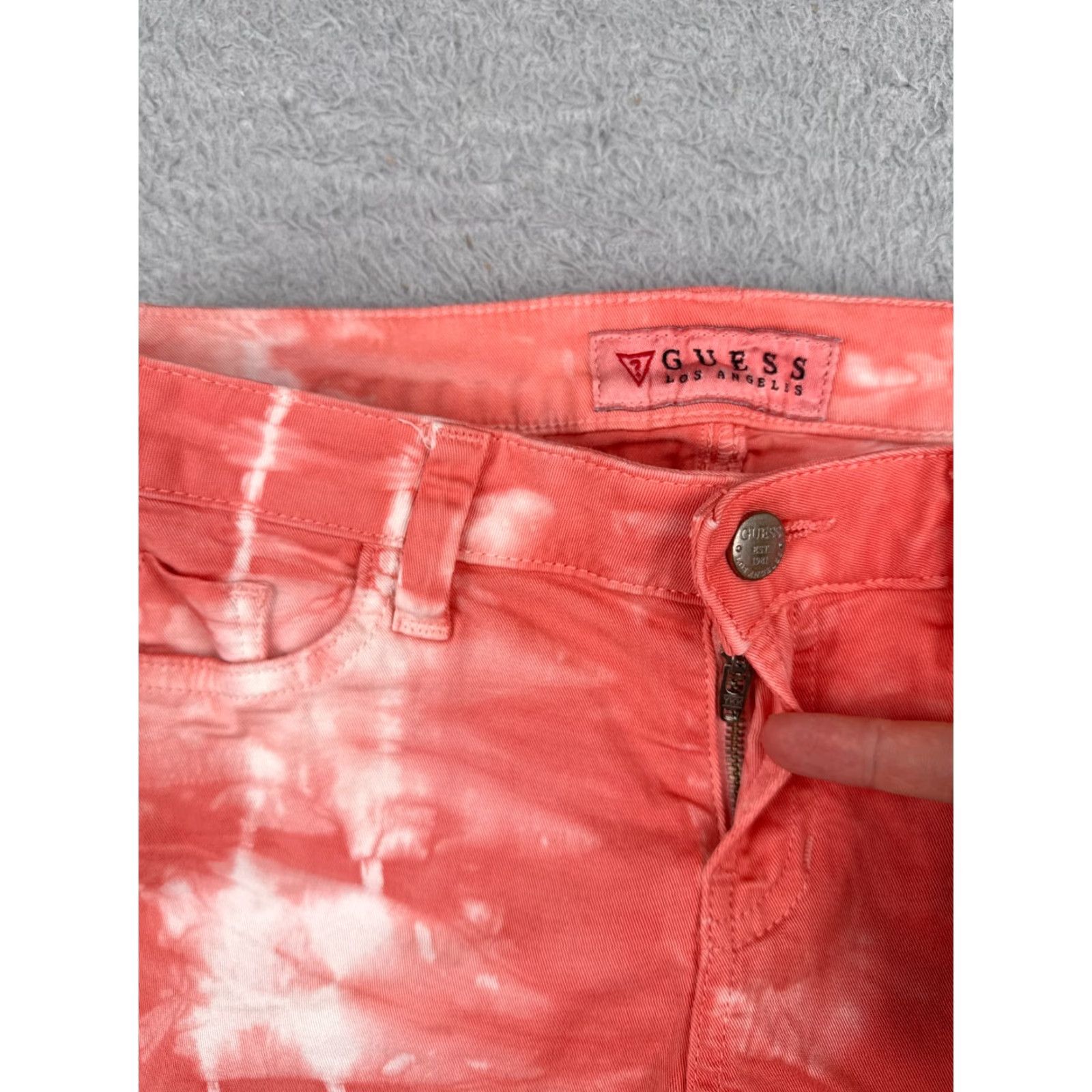 Guess GUESS Shorts Women Pink White Tie Dye Cotton Blend Beach Casual 27x3 27 Regular Waist Elastic Front 5-Pocket Denim Chino Shells Pattern Solid Size 27" / US 4 / IT 40 - 6 Thumbnail