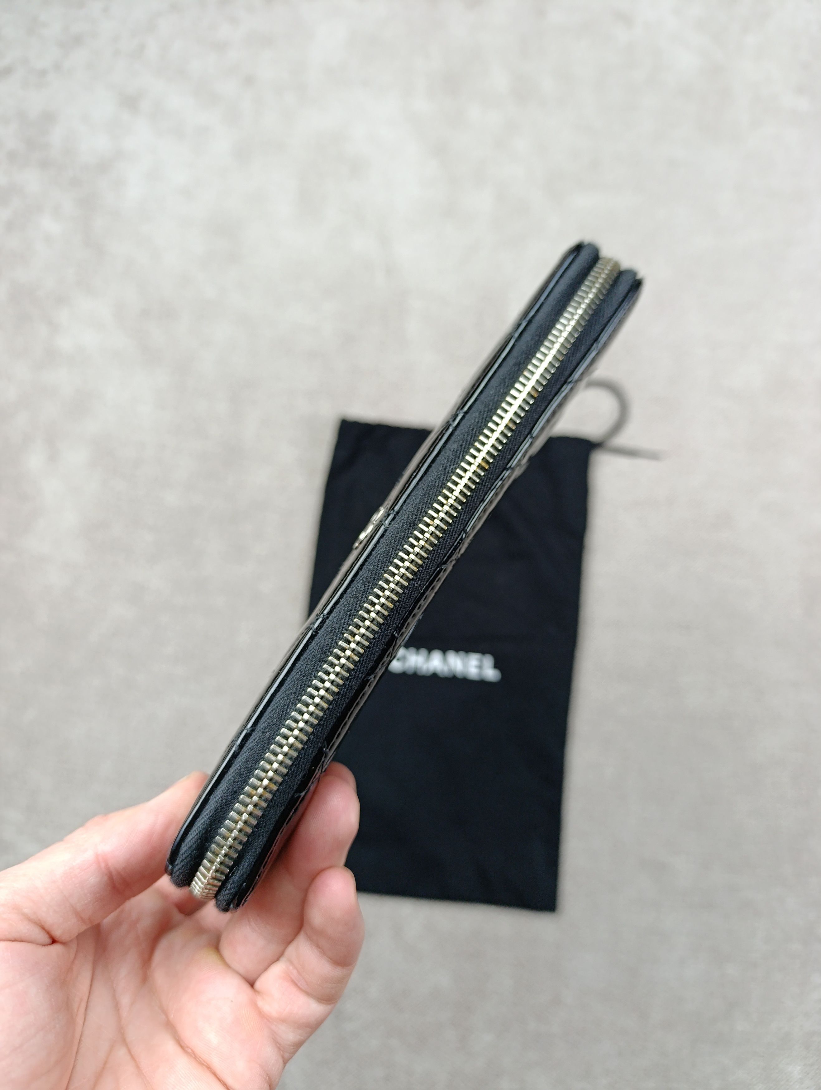 Chanel CHANEL BLACK QUILTED PATENT LEATHER CC ZIP ORGANIZER WALLET Size ONE SIZE - 13 Thumbnail