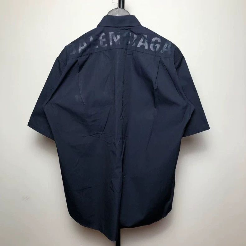 Balenciaga Balenciaga size 39 Navy Blue Back Letter Short Sleeve Shir Size US M / EU 48-50 / 2 - 1 Thumbnail