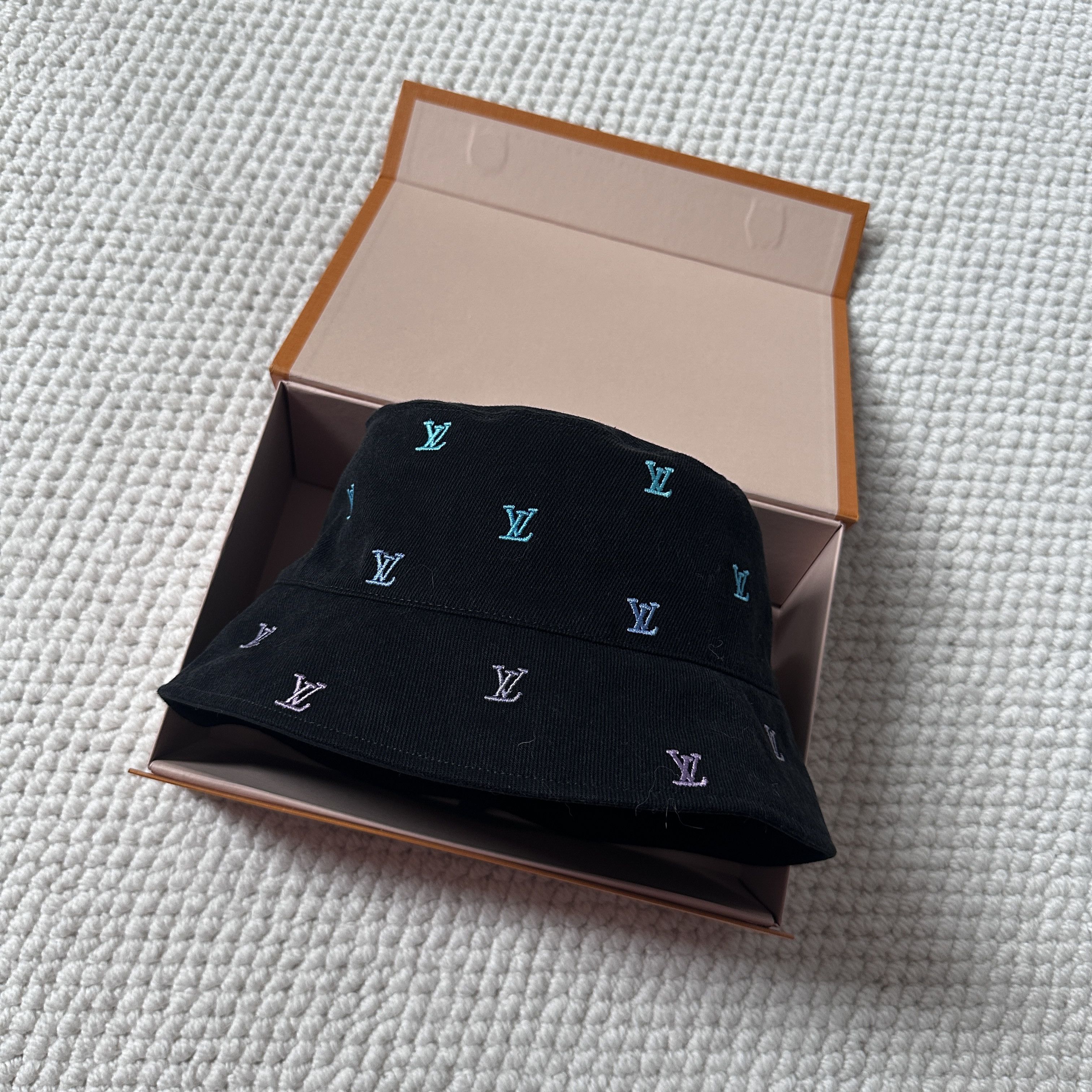Louis Vuitton LV Blason Shading Denim Reversible Bucket Hat Size ONE SIZE - 11 Thumbnail