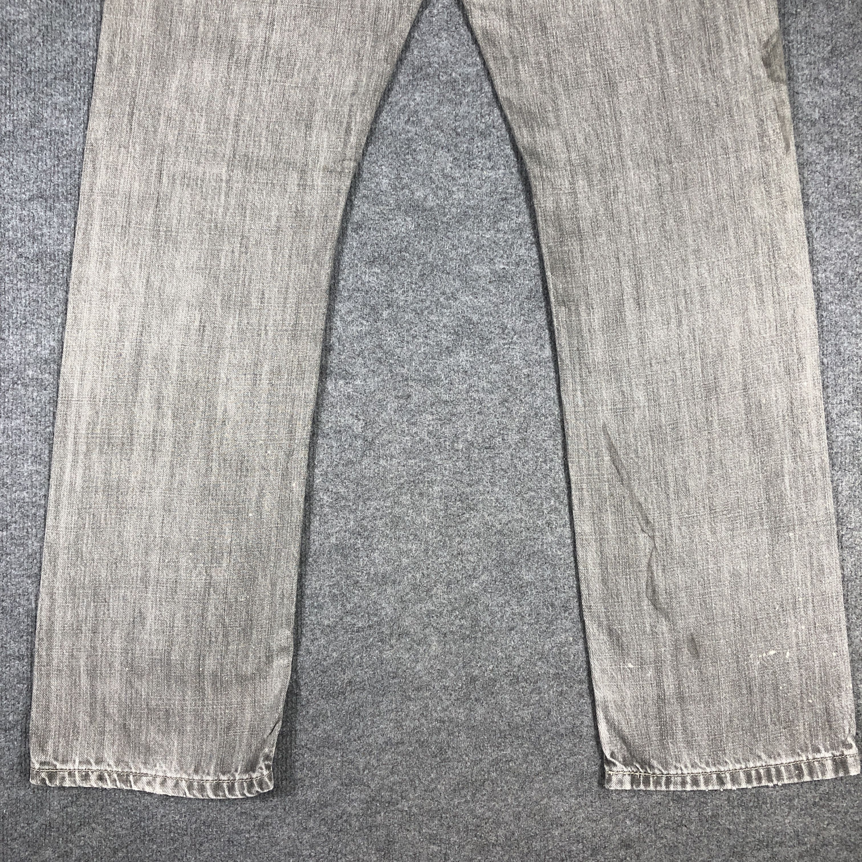 Vintage Levis 514 Slim Straight Jeans L710