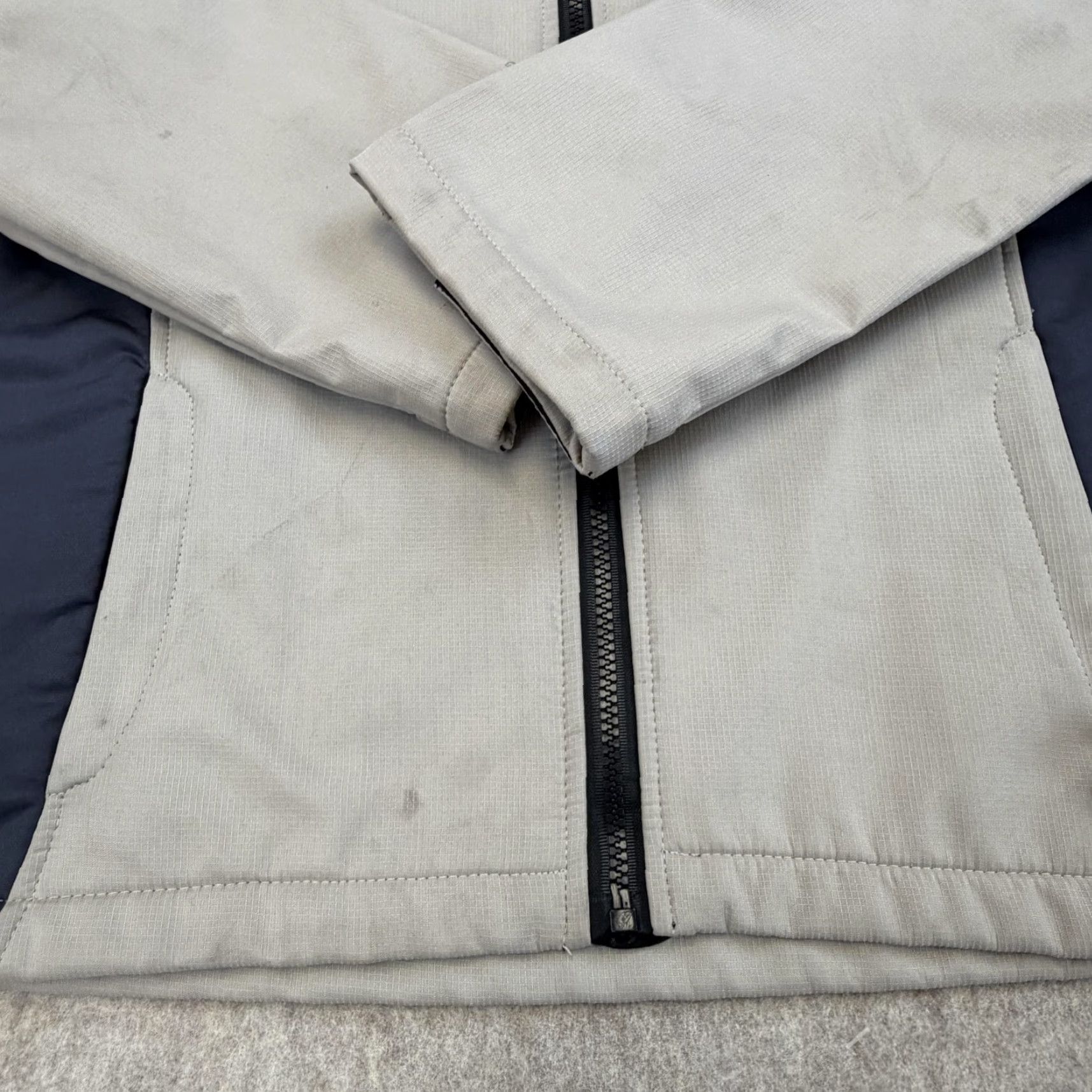 The North Face The North Face Summit Series Jacket Mens M Gray Full Zip Softshell Wind-Resistant Water Resistant Pockets Lined Fleece Size US M / EU 48-50 / 2 - 5 Thumbnail
