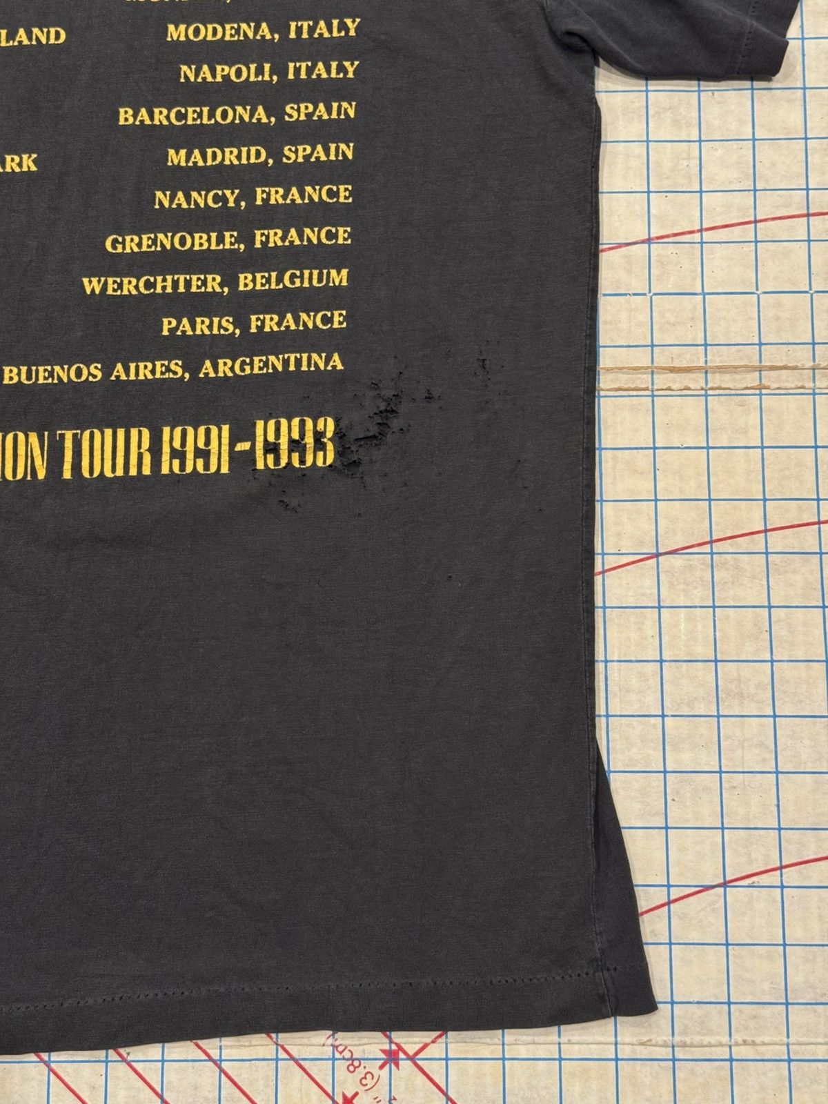 Guns N' Roses Vintage Guns N’ Roses Bad Apple Use Your Illusion European Size US L / EU 52-54 / 3 - 11 Thumbnail