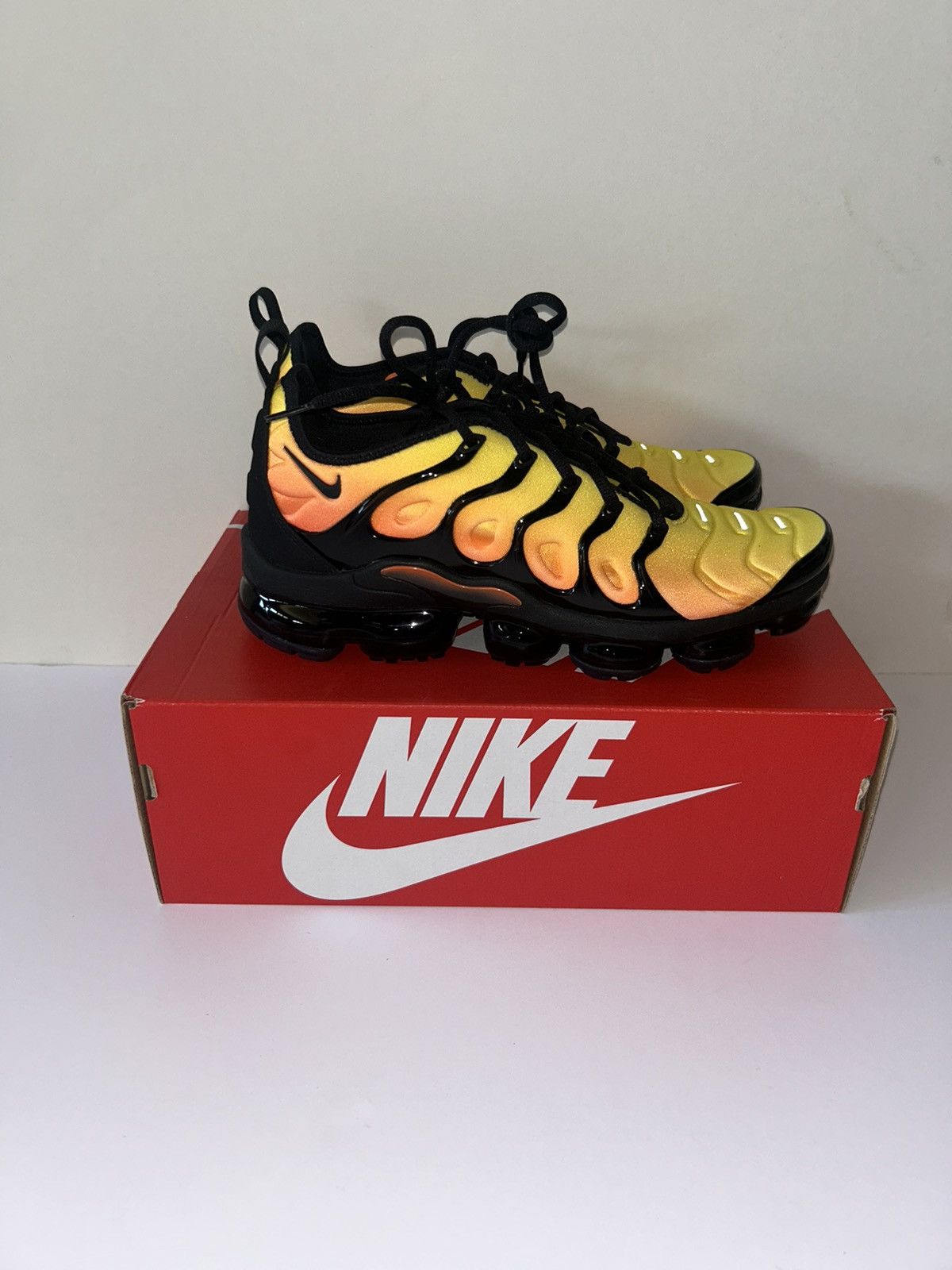 Nike Air Vapormax Plus Size US 9 / EU 42 - 1 Thumbnail
