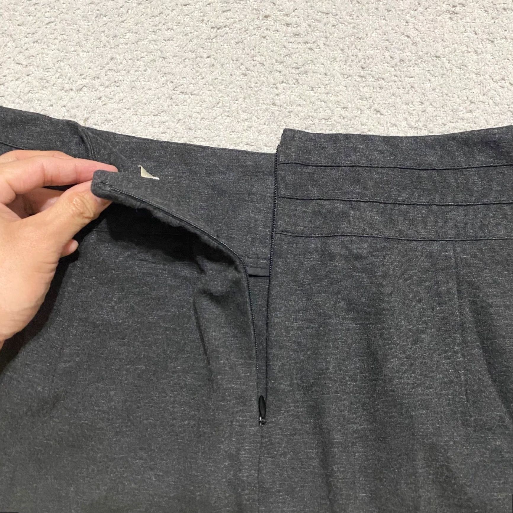 Vintage CAbi Skirt Women 12 Gray Pencil Straight Knee Length Nylon Rayon Miranda Knit Vintage No Size 34" / US 12 / IT 48 - 7 Thumbnail