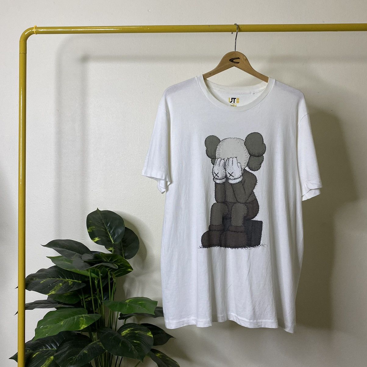 Kaws × Uniqlo Kaws for Uniqlo Collaboration T Shirt Size US L / EU 52-54 / 3 - 1 Thumbnail
