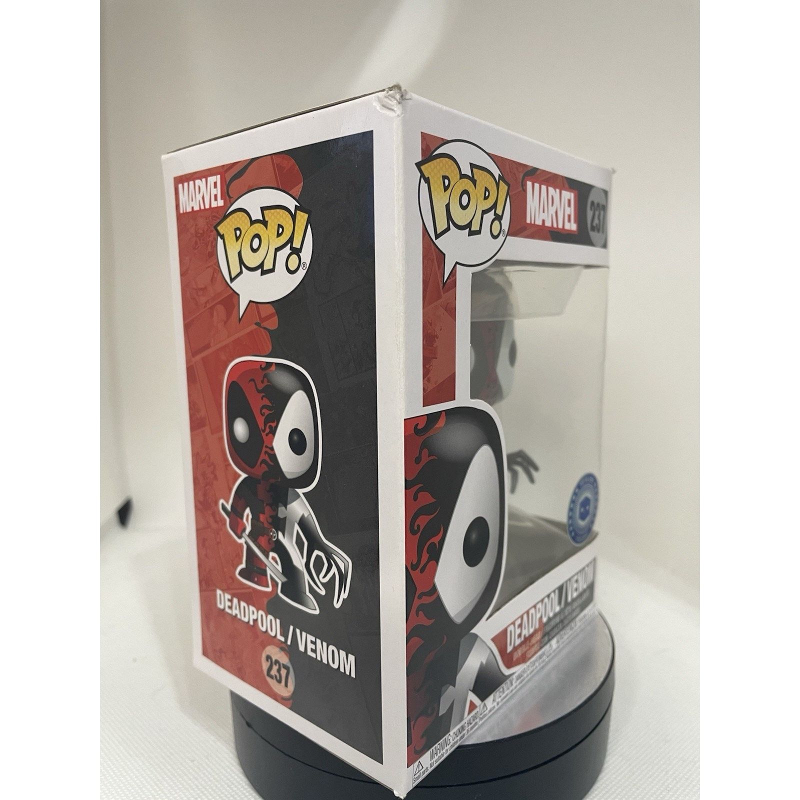 Marvel Comics Funko Pop! Deadpool / Venom (Metallic) - PIAB Exclusive 237 Size ONE SIZE - 9 Thumbnail