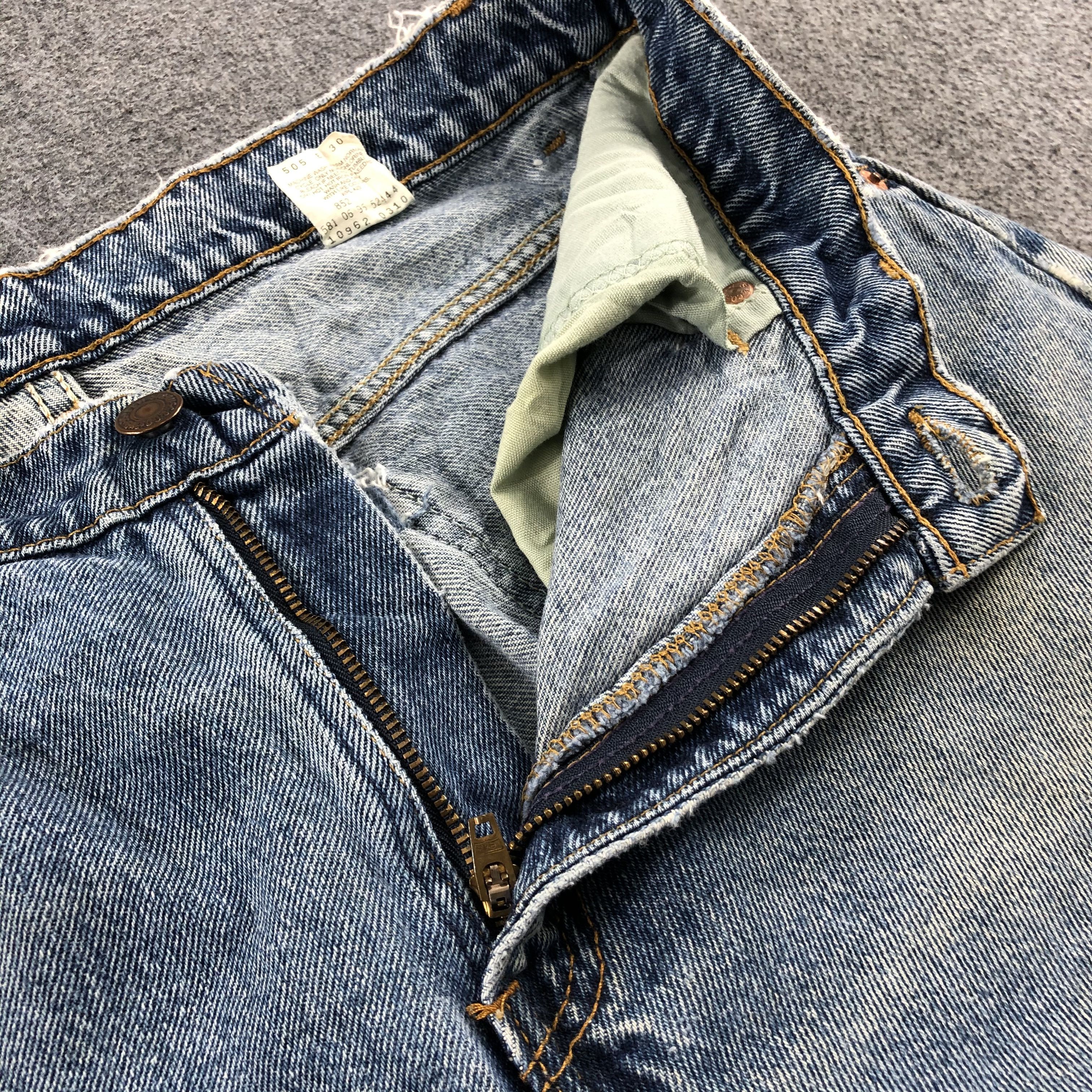 Levi's 90s Vintage Blue Wash Levis 505 Jeans-J2411 Size US 30 / EU 46 - 13 Thumbnail