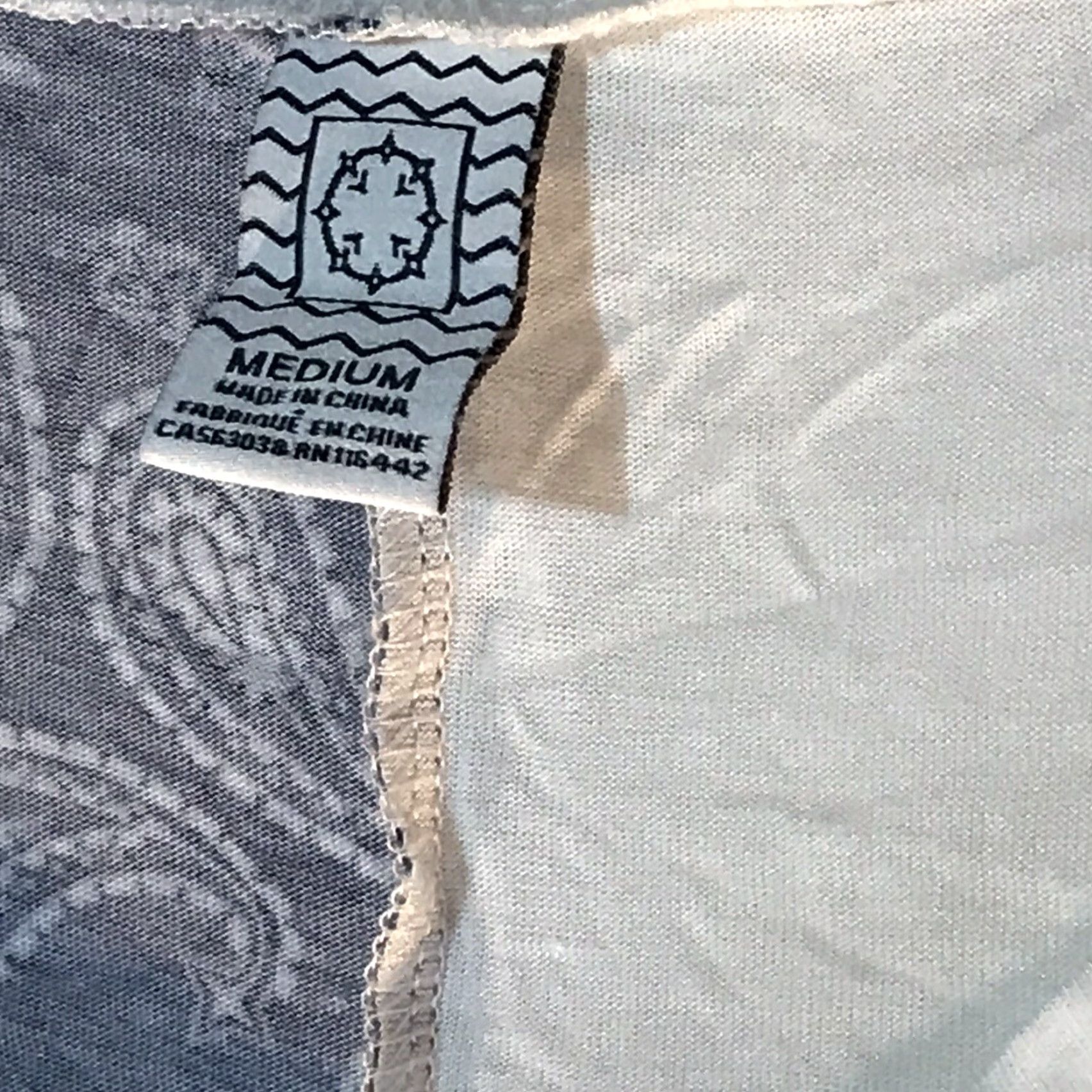Vintage Emppre Bandana Style Sleeveless Pocket T-Shirt Women’s Size M White/Blue Paisley Casual Size M / US 6-8 / IT 42-44 - 2 Thumbnail