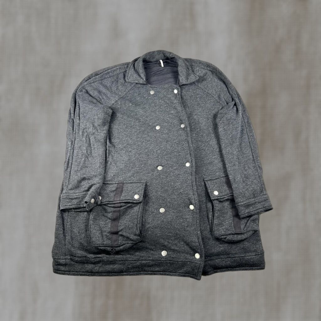 Free People VINTAGE? No. Free People Coat Womens Medium Gray Knit Mid-Length Lined Pockets Snap Front Collared Casual Fall Winter Size M / US 6-8 / IT 42-44 - 1 Thumbnail